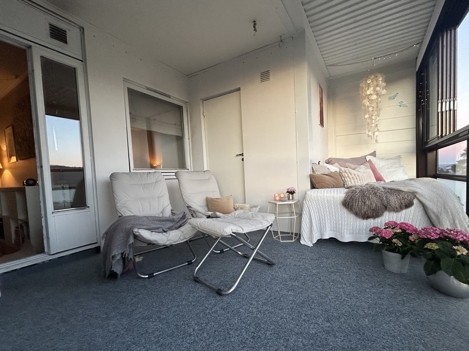 Meget koselig, innglasset veranda med god plass til Daybed Galleribilde