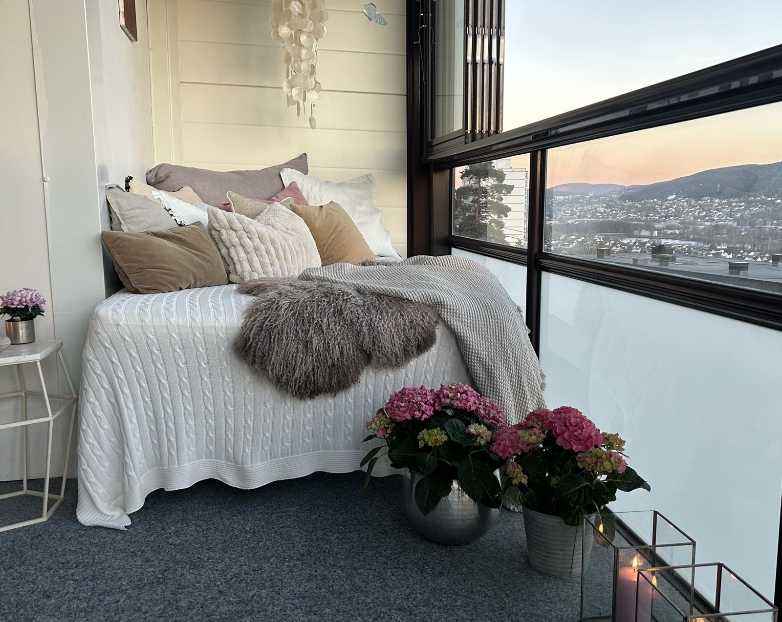 Meget koselig, innglasset veranda med god plass til Daybed Galleribilde