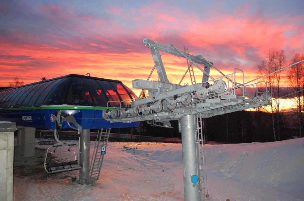 Solnedgang i Drammen Skisenter, kun ett steinkast unna leiligheten. Foto Drammen Skisenter arkiv Galleribilde