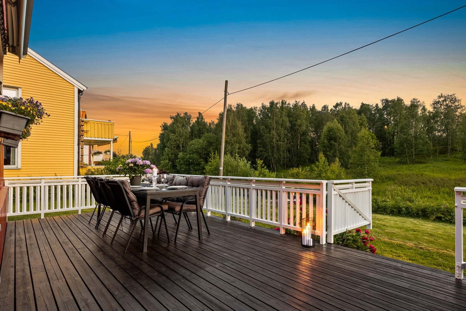 I følge selger har du solen fra ca. kl. 12.00 til den går ned på kvelden Galleribilde