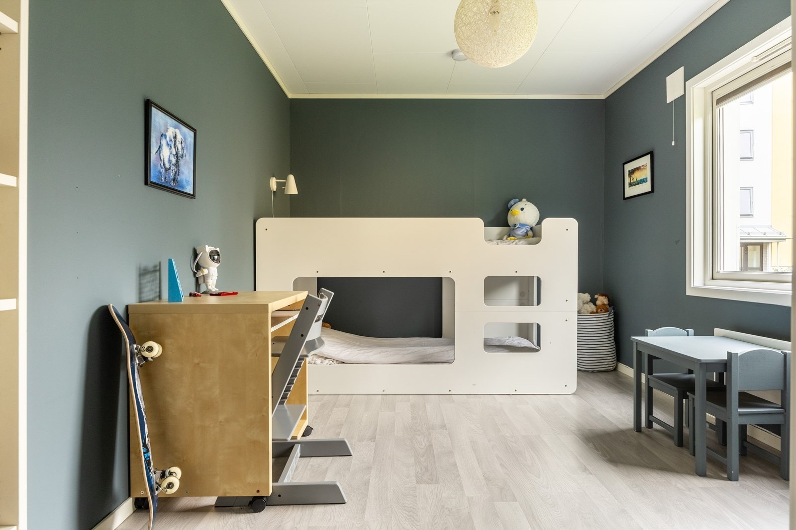 Soverom en av to soverom i 1. etasje Galleribilde