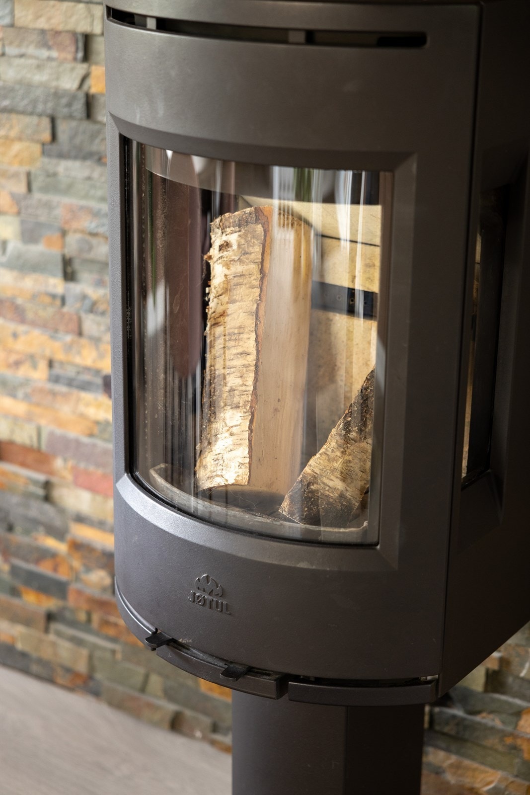 Deilig peis som avgir masse kos og varme på kalde dager Galleribilde