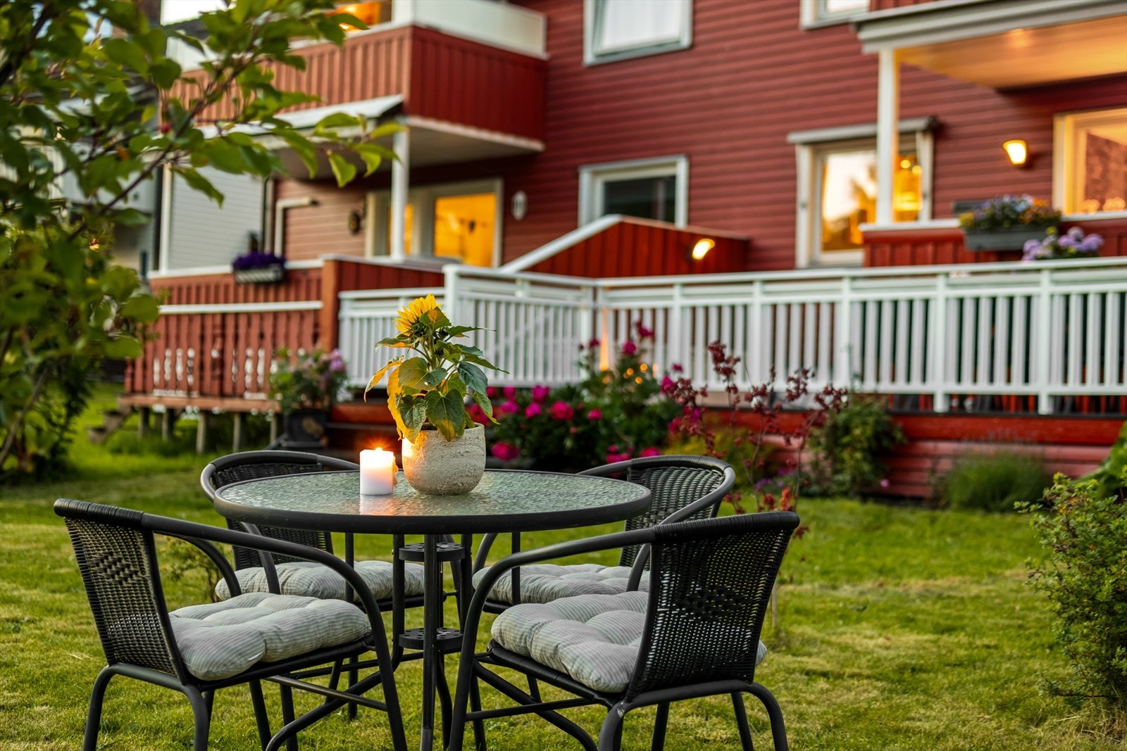 Gressklipping og annet vedlikehold rulleres på av beboerne i fellesskap Galleribilde