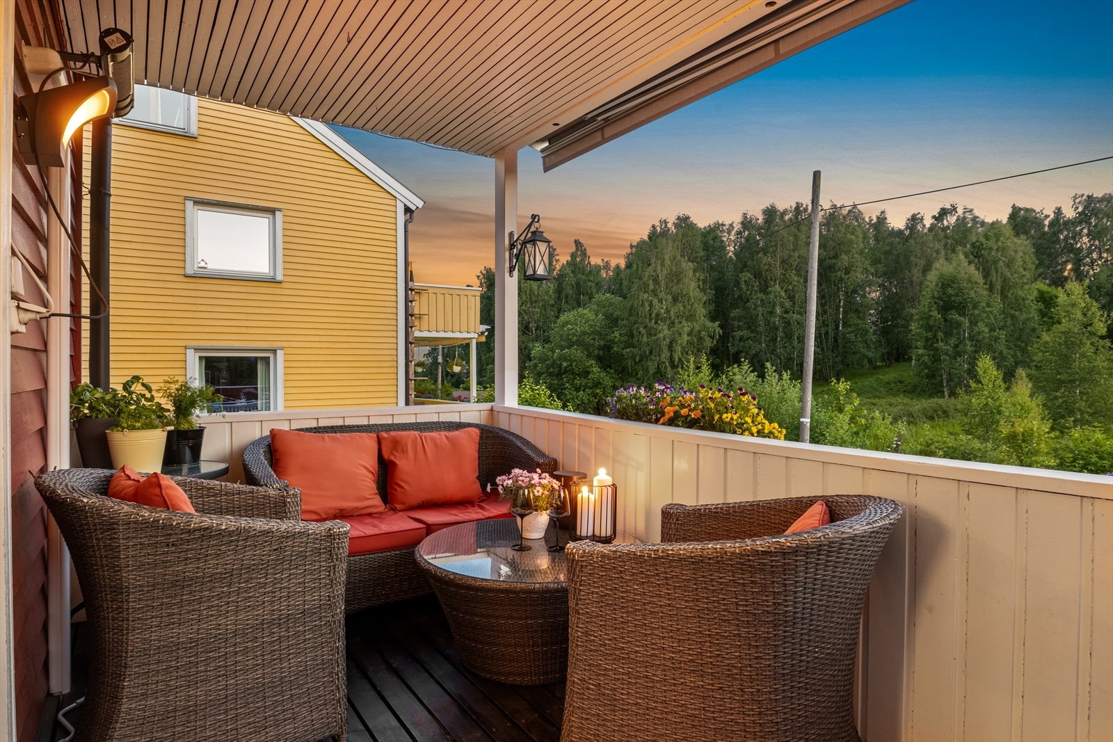 Fra stuen har du utgang til veranda på 10 kvm Galleribilde