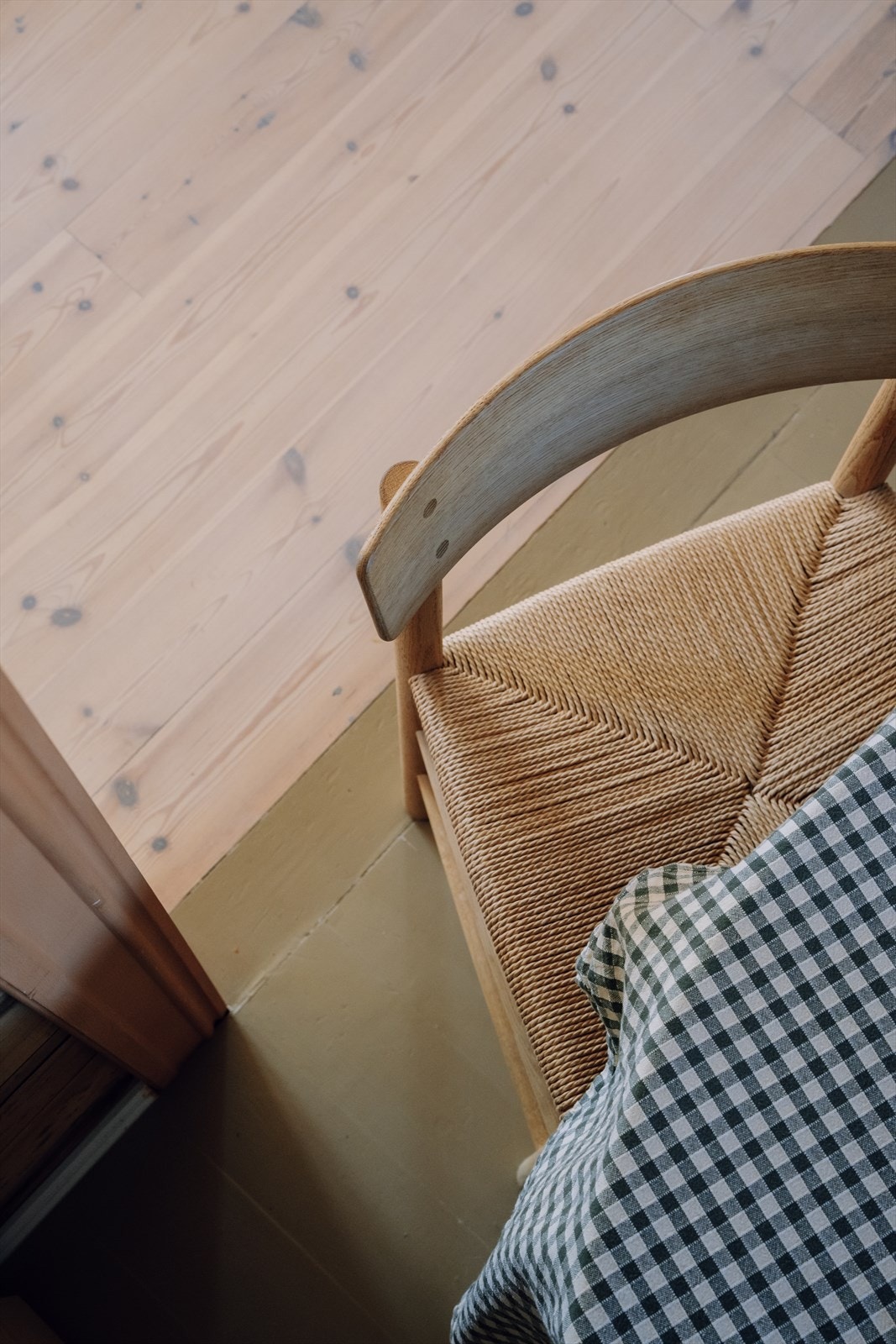 Det originale tregulvet møter nyere tregulv. Galleribilde