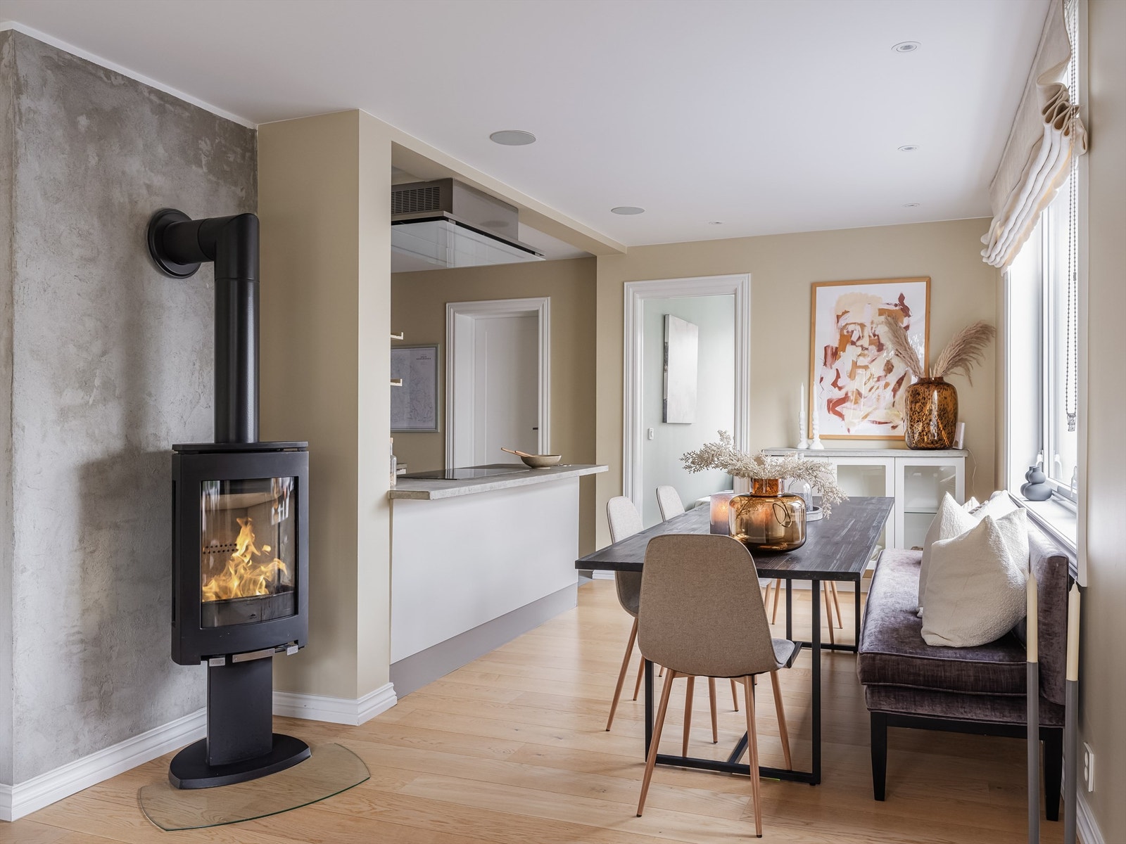 Det er vannbåren gulvvarme installert av Comfort Hønefoss, som gir jevn og behagelig varme i hele leiligheten. Galleribilde