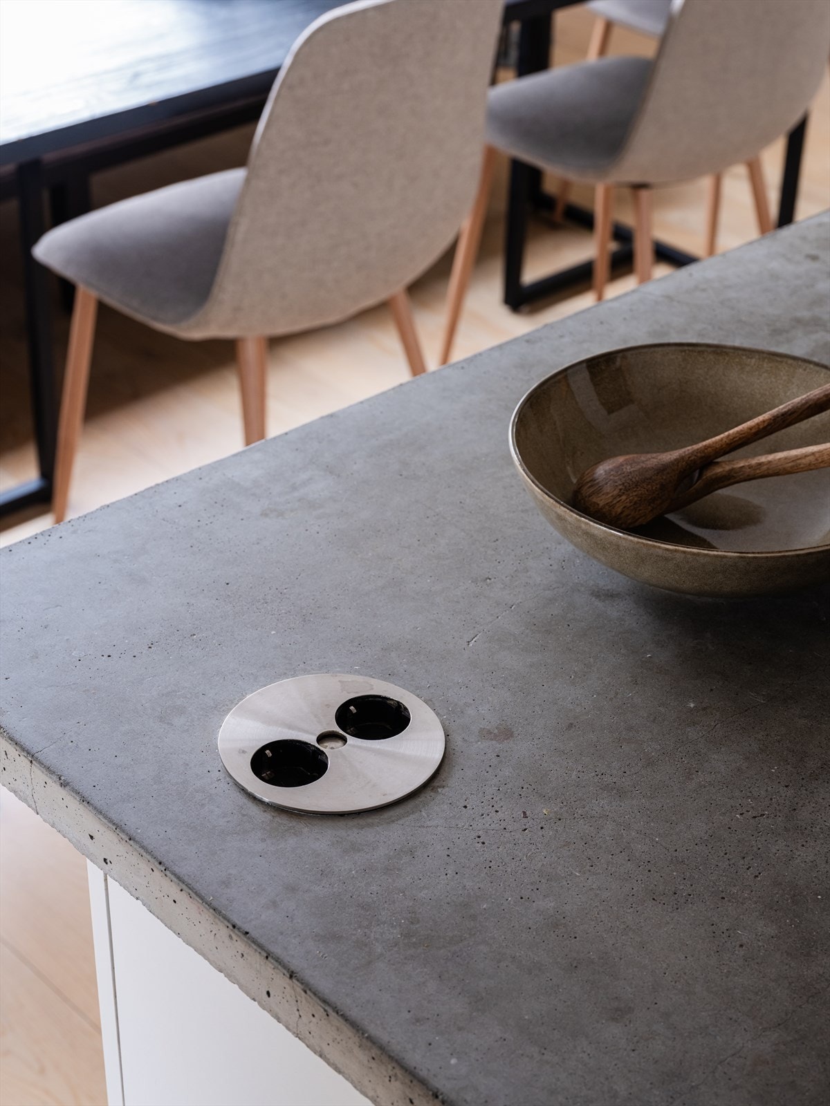 Kjøkkenet har flere praktiske løsninger. Galleribilde