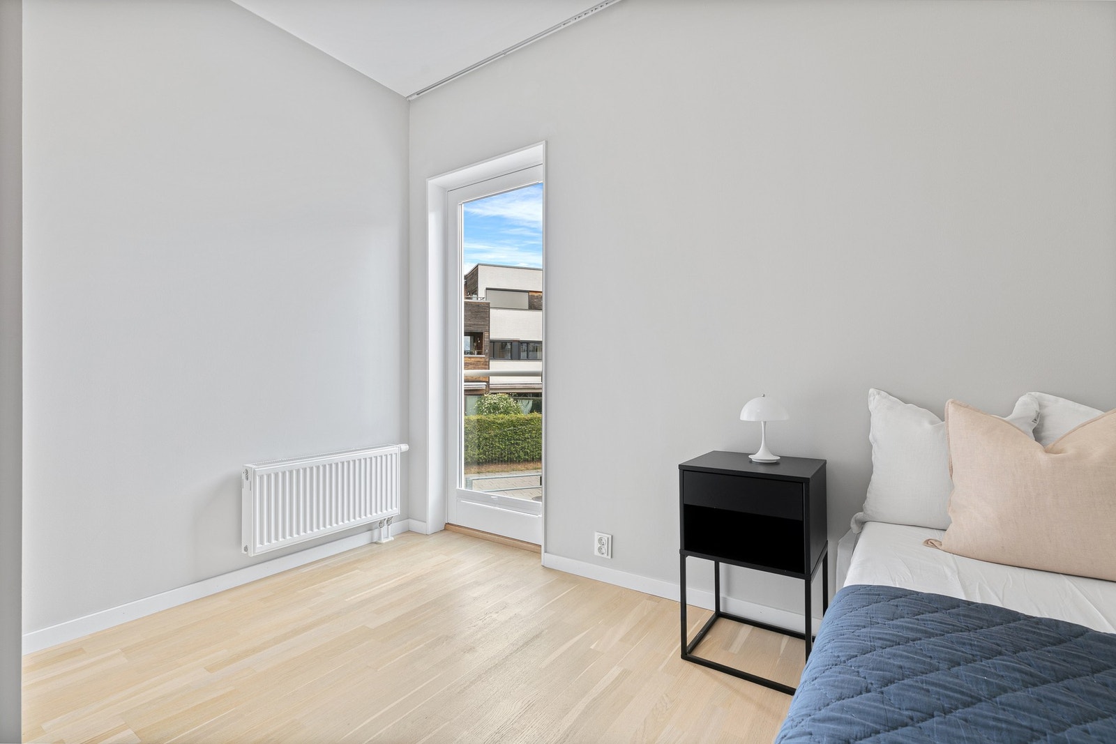 Her finnes en skapnisje inn til venstre utenfor motivet. Galleribilde