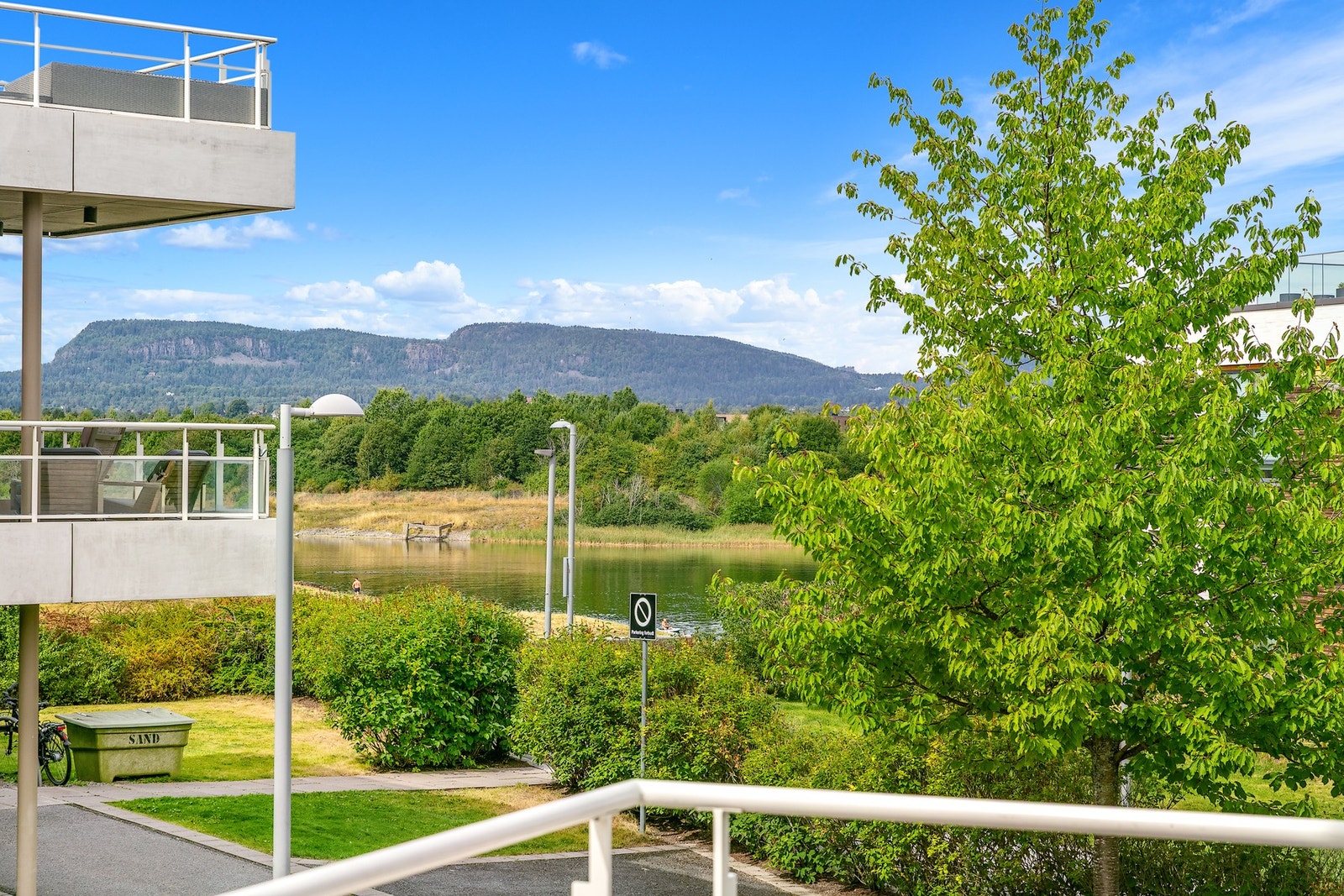 Utsikt til Koksabukta og Kolsåstoppen. Galleribilde