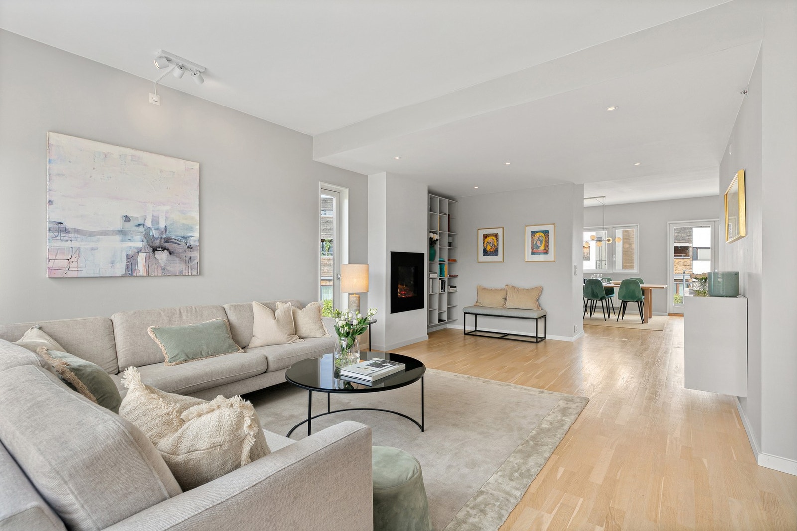 Gjennomgående lys og innbydende. Galleribilde