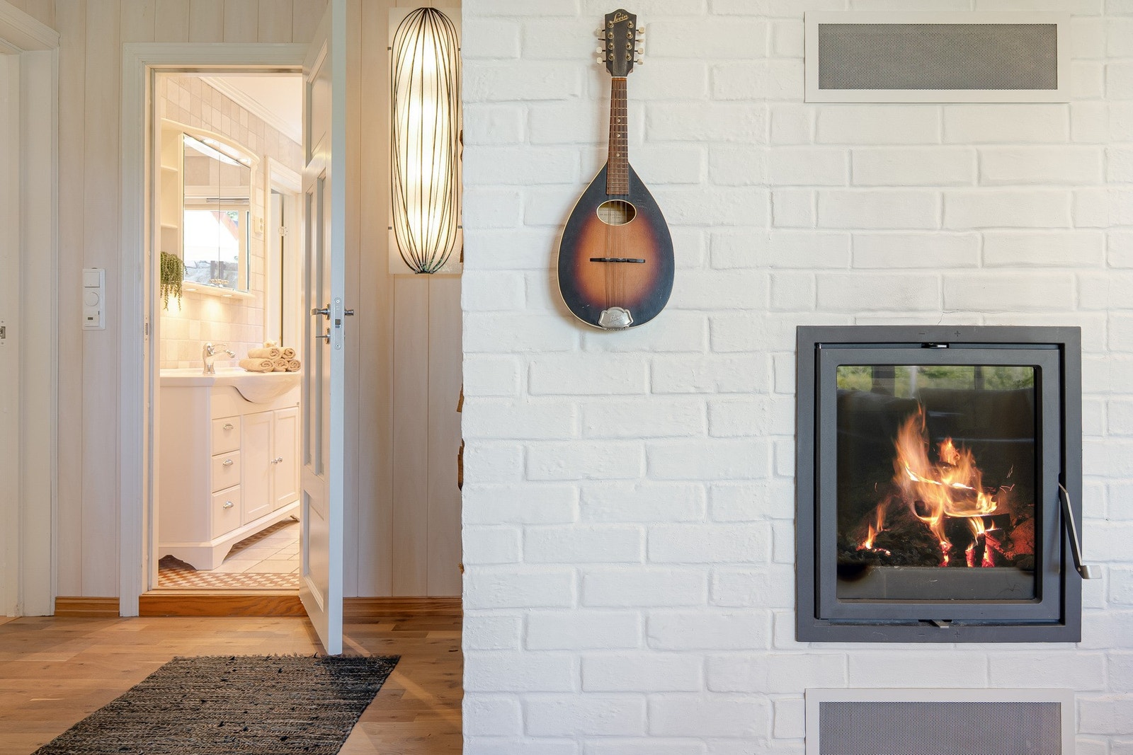 Badet ensuite med det ene soverommet. Galleribilde