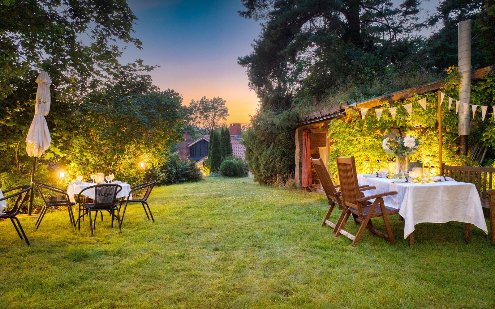 Passasjen inn til festivalområdet med "smia" til høyre. Galleribilde