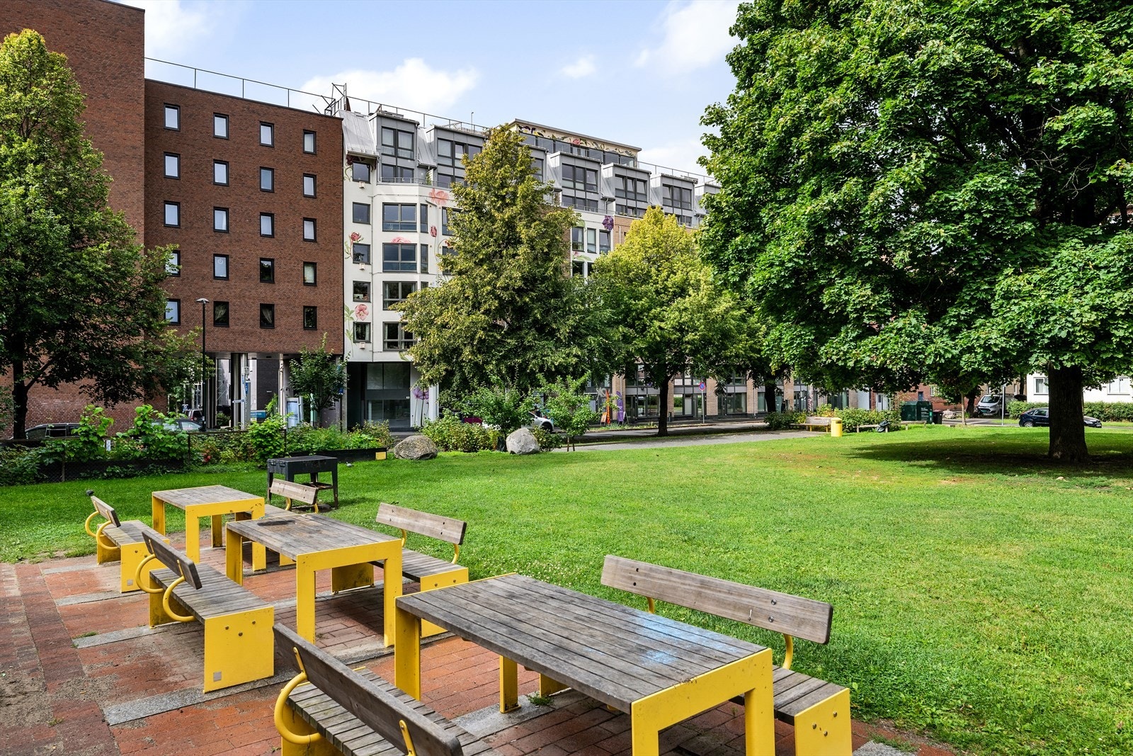 Beliggenheten kombinerer det urbane bylivet med nærheten til grøntområder Galleribilde