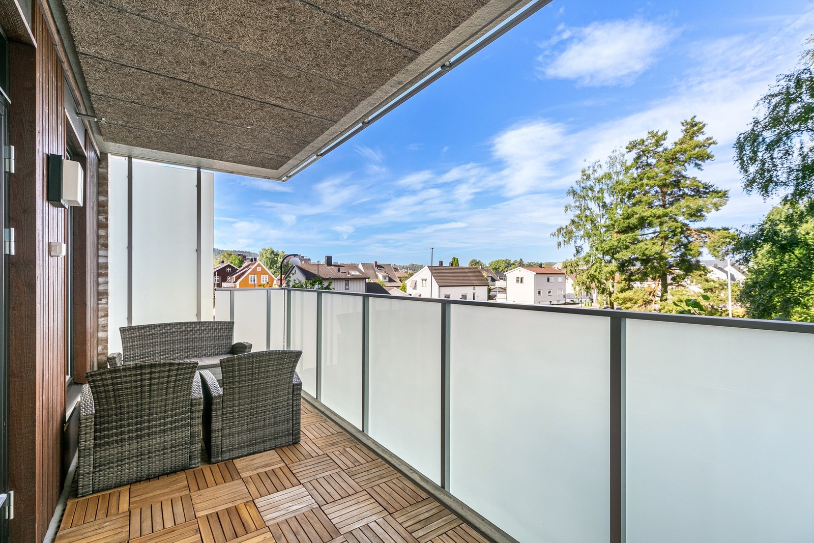 Fra stuen er det utgang til vestvendt balkong på 12 kvm Galleribilde