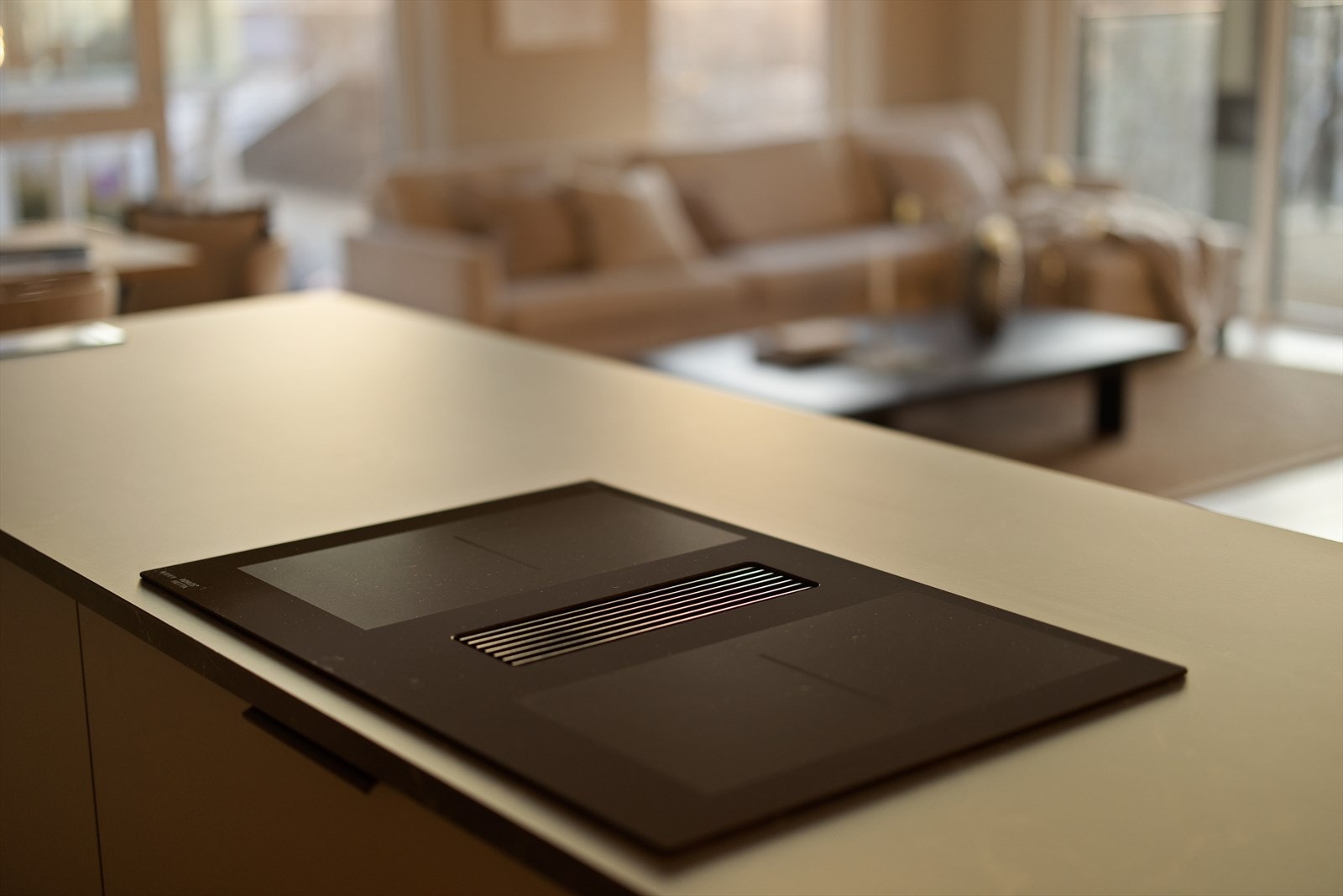 Stilig platetopp med integrert ventilator Galleribilde