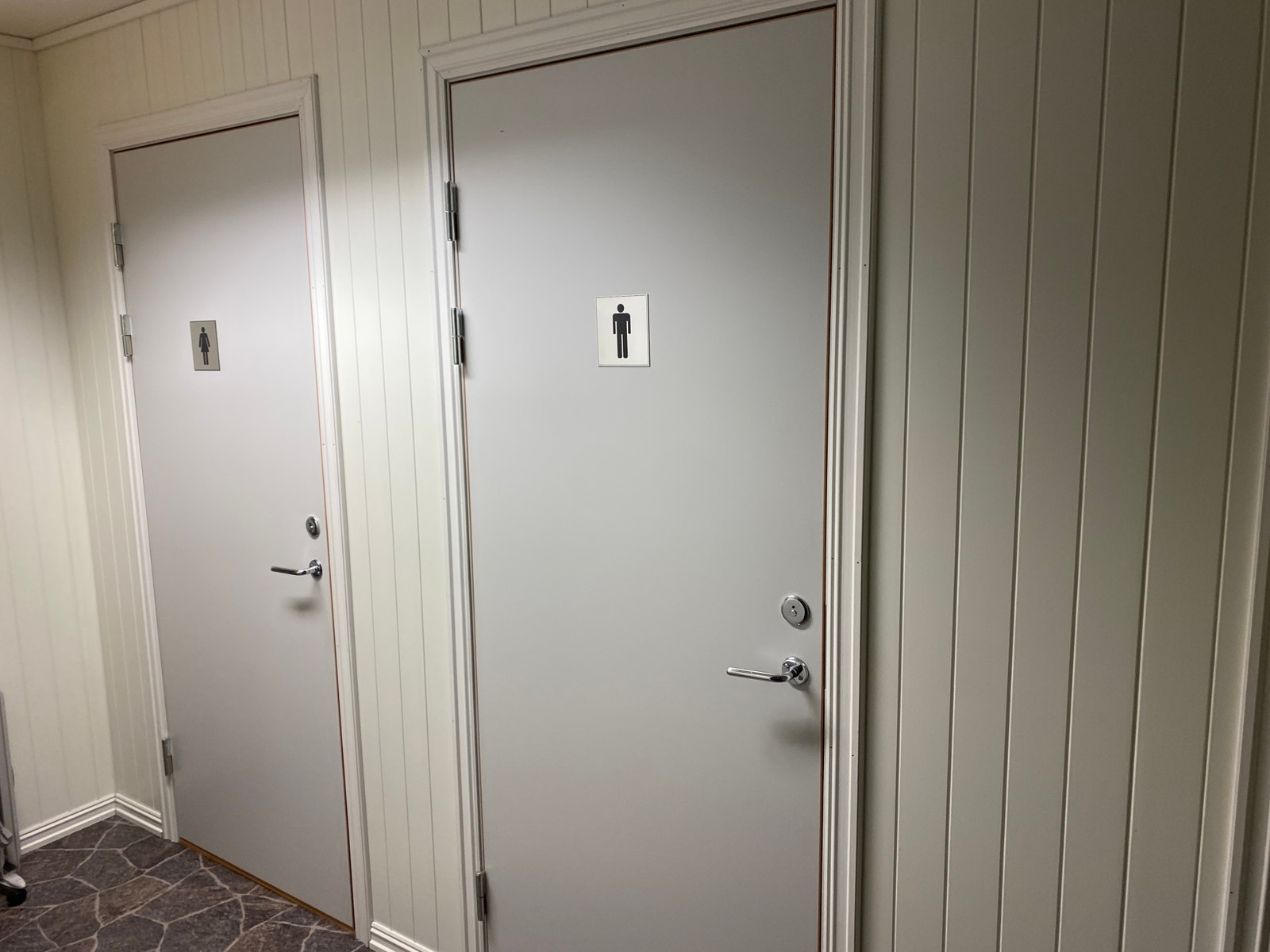 Bygg 1 : Dame og herre toalett Galleribilde