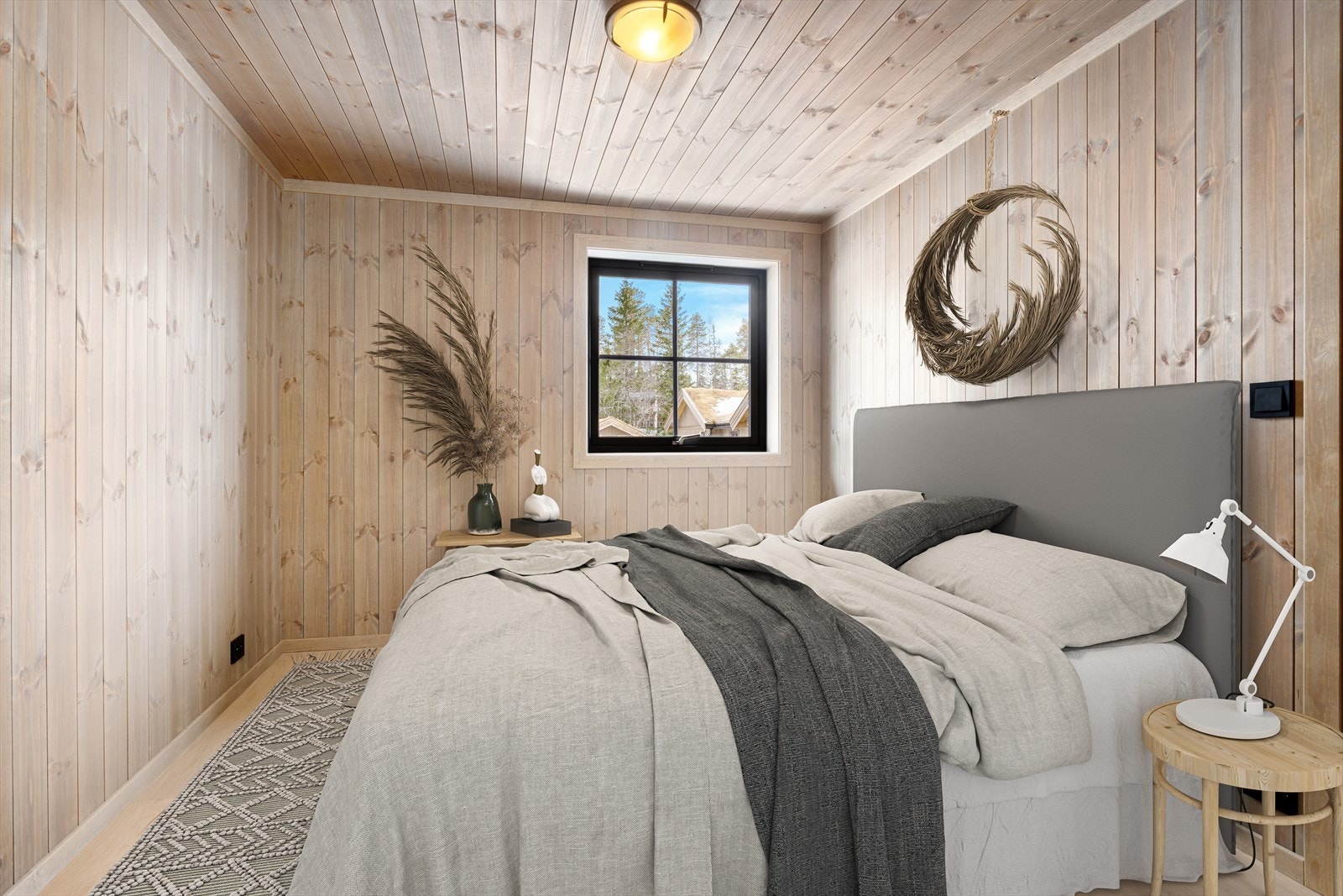 Soverommet gir god plass til ønske møblering med dobbeltseng Galleribilde