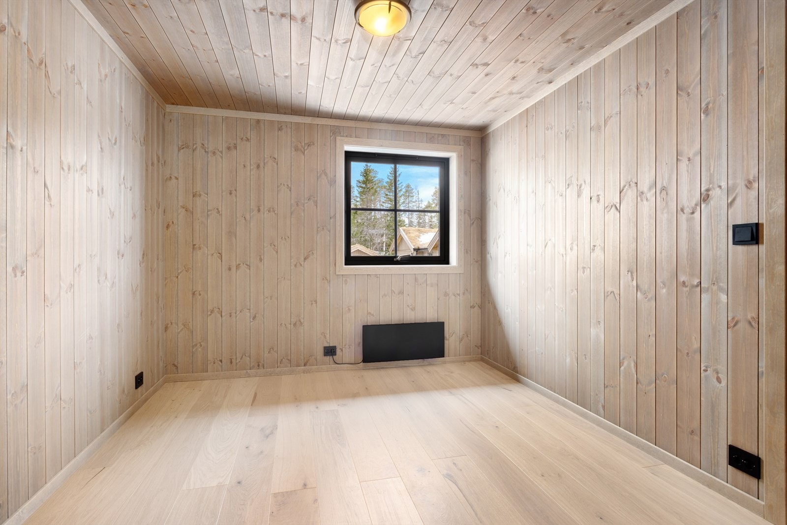 Soverom 3 - Rommene gir plass til ønske møblering som dobbeltseng eller familiekøye. Galleribilde