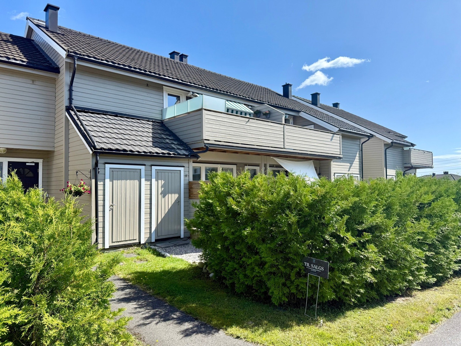 Fin adkomst og gjester kan komme inn på terrassen Galleribilde