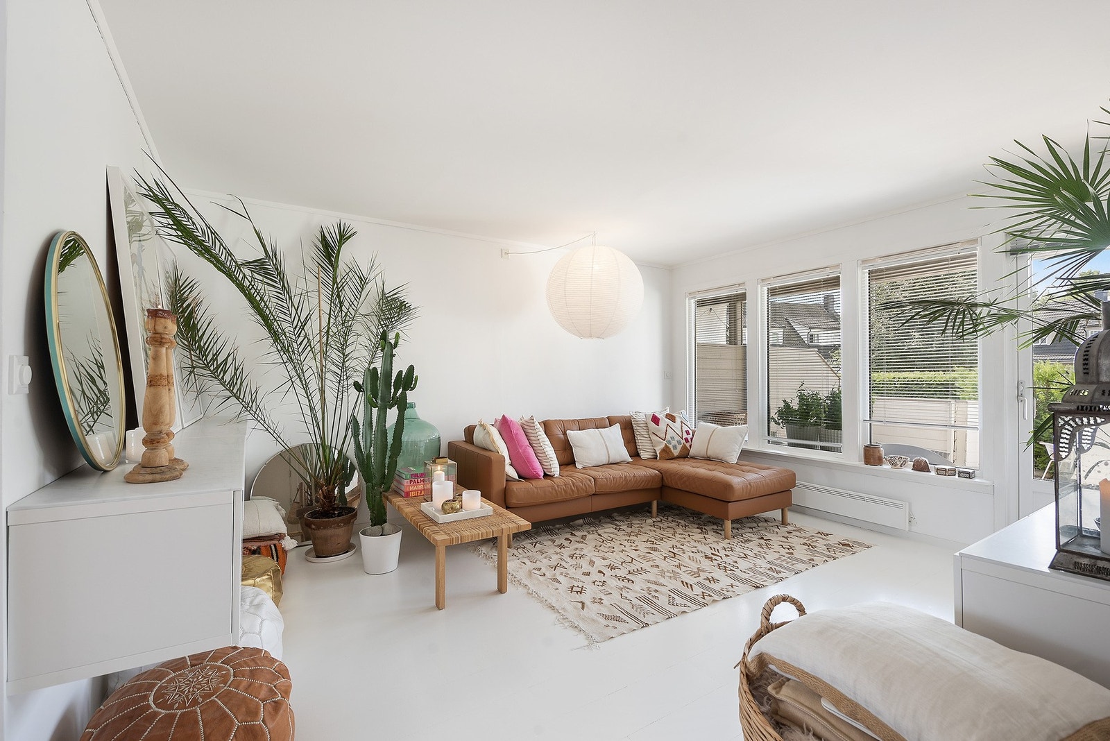 Leiligheten er meget lys og trivelig Galleribilde