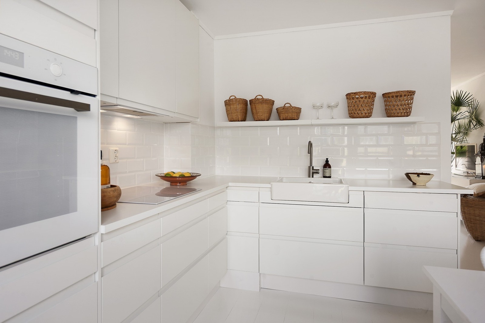 Rikelig med skap og benkeplass Galleribilde