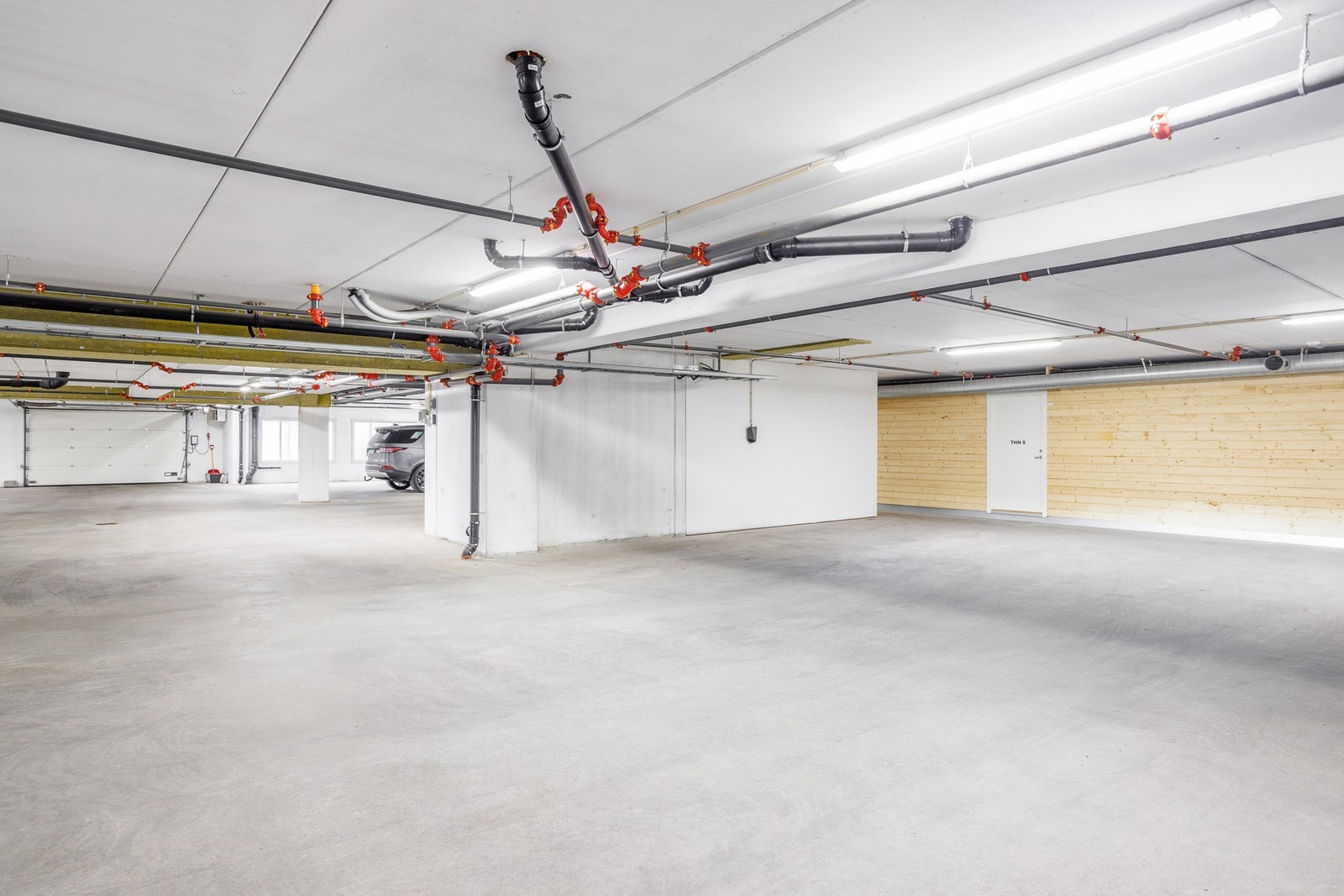 Garasje, leiligheten har totalt 5 plasser Galleribilde