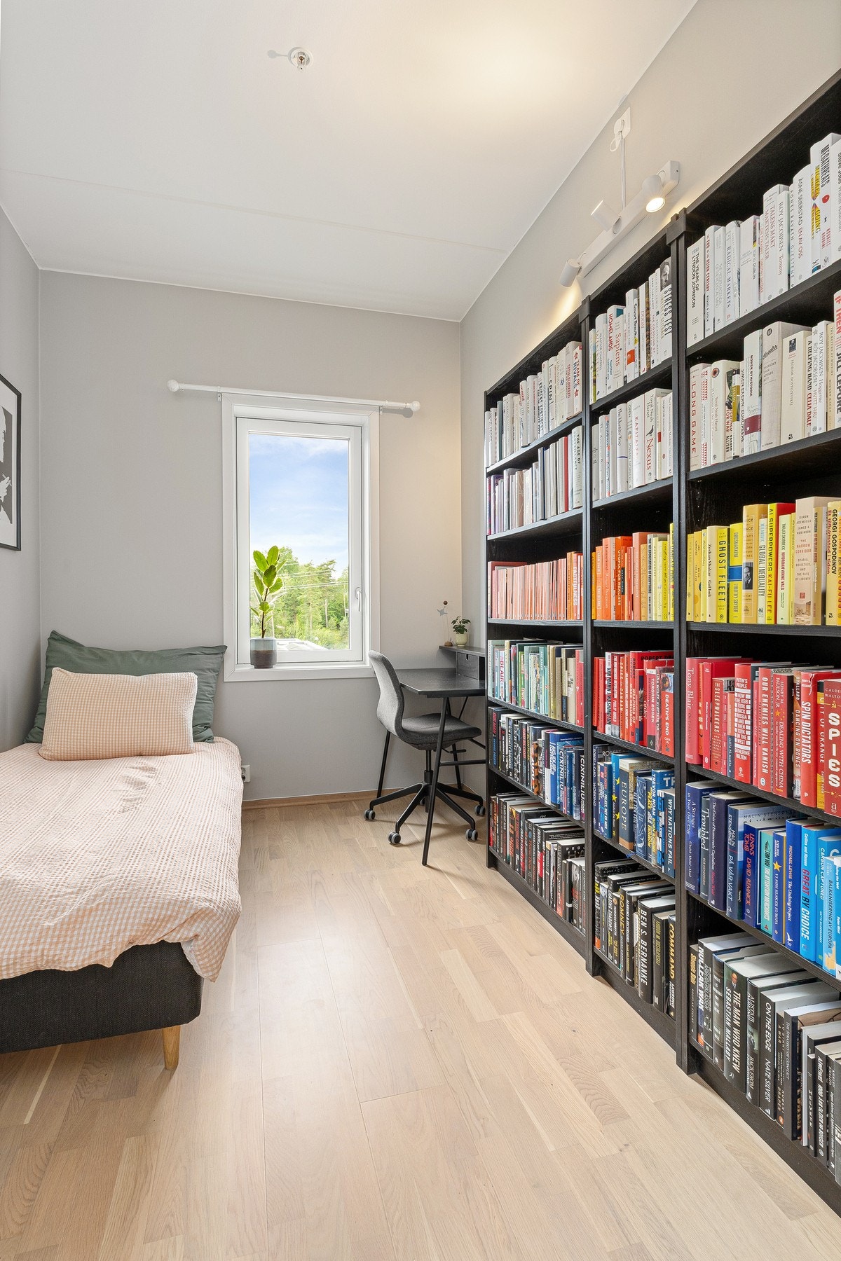 Her er det god plass til seng og øvrig møblement. Galleribilde