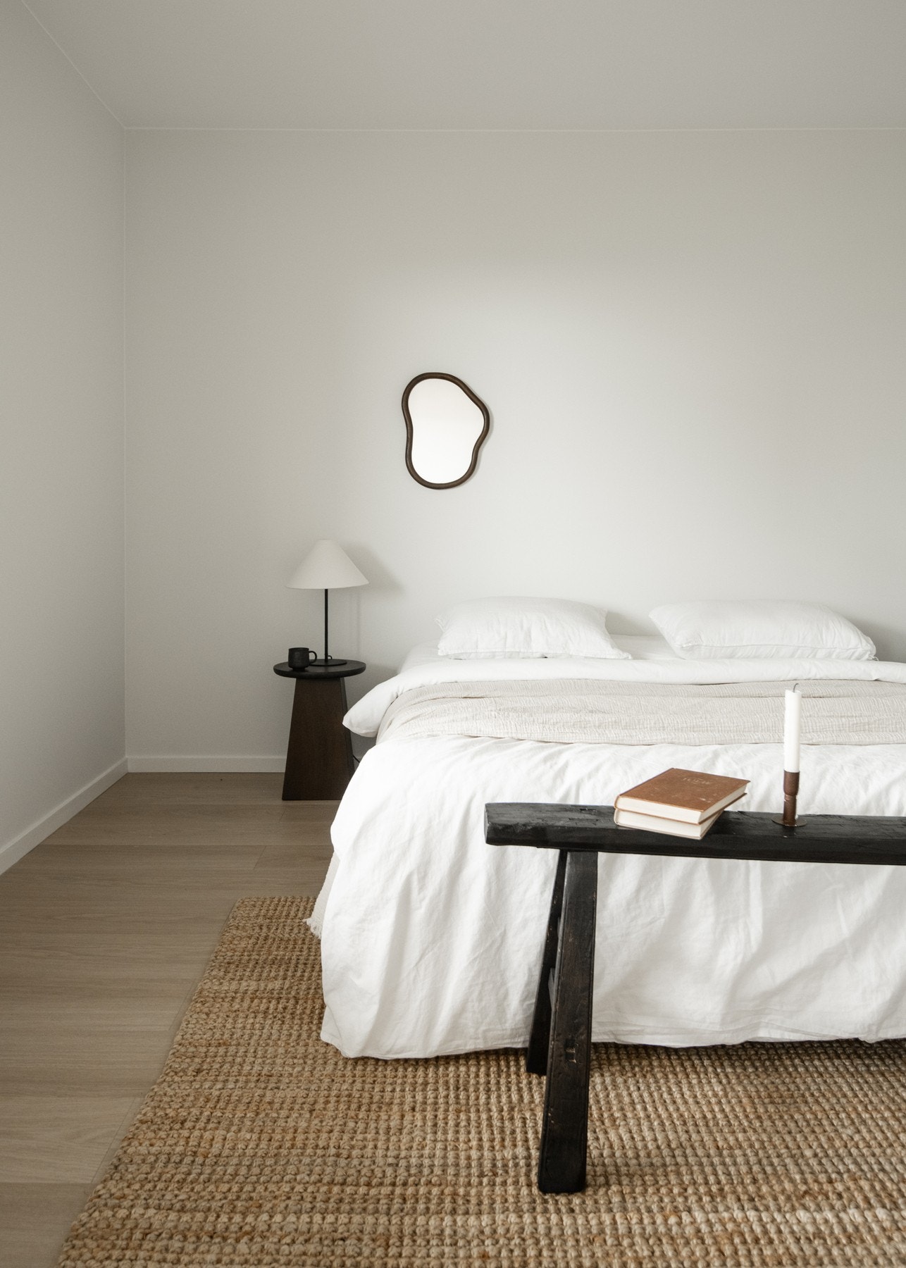 På hovedsoverommet er det plass til dobbeltseng, nattbord og garderobeløsning etter behov. Galleribilde