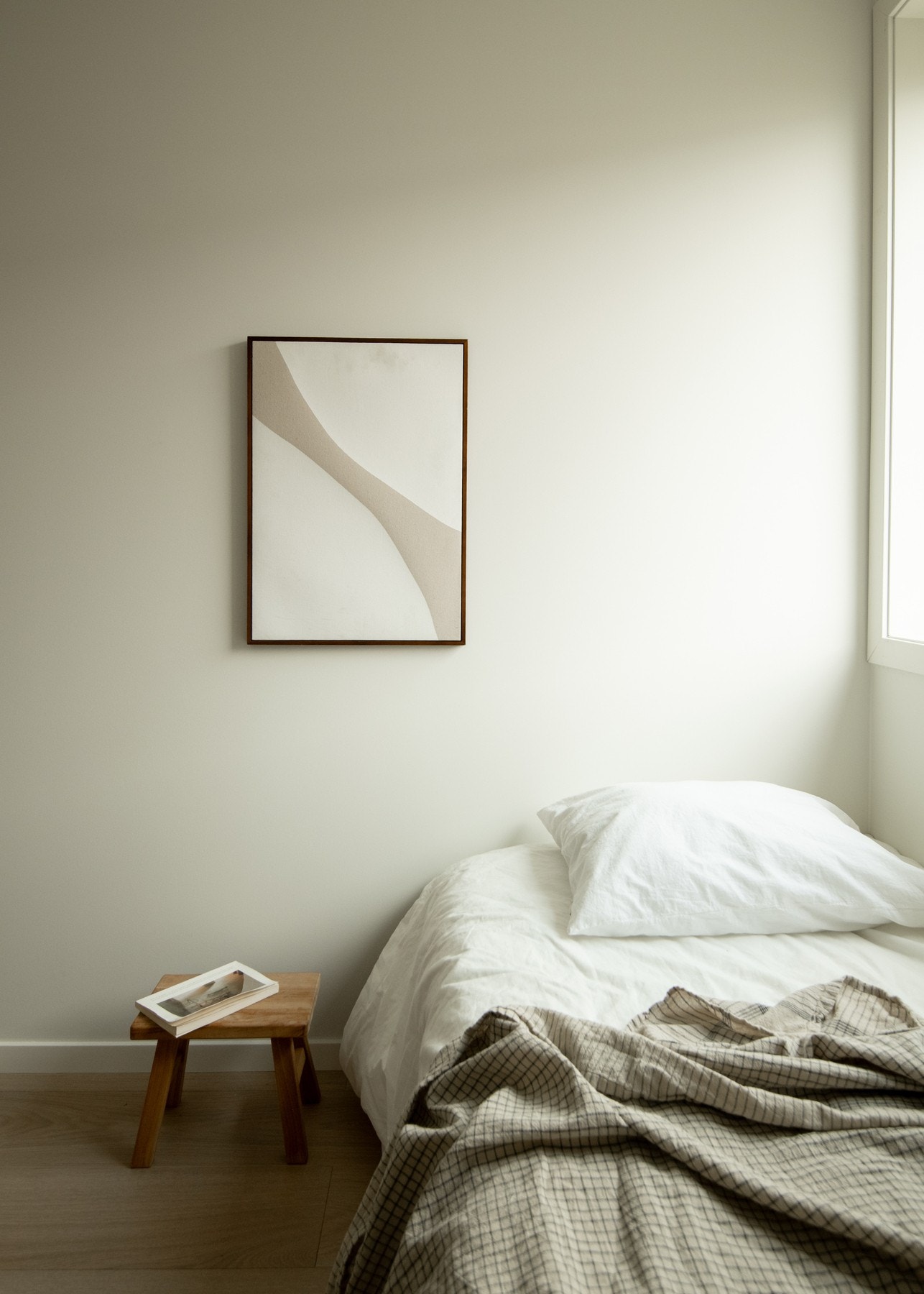 Soverom 2 er av god størrelse, har lyse overflater, flott laminatgulv og et behagelig lysinnslipp. Galleribilde