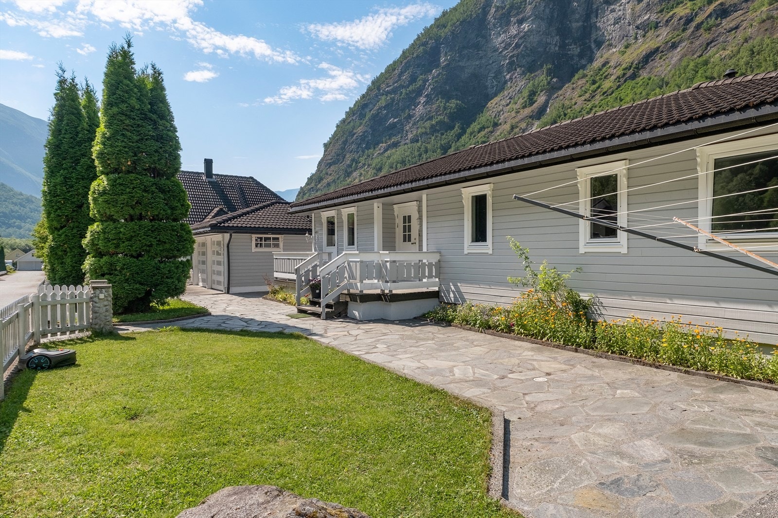 - Fint inngangsparti - Galleribilde