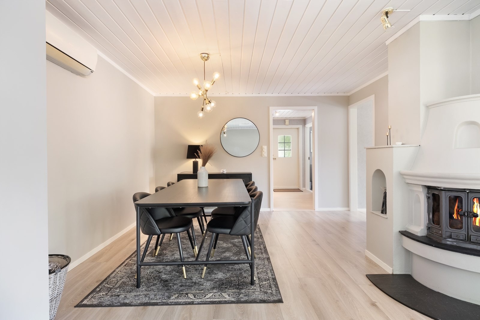 - Etegruppe like ved kjøkkenet - Galleribilde