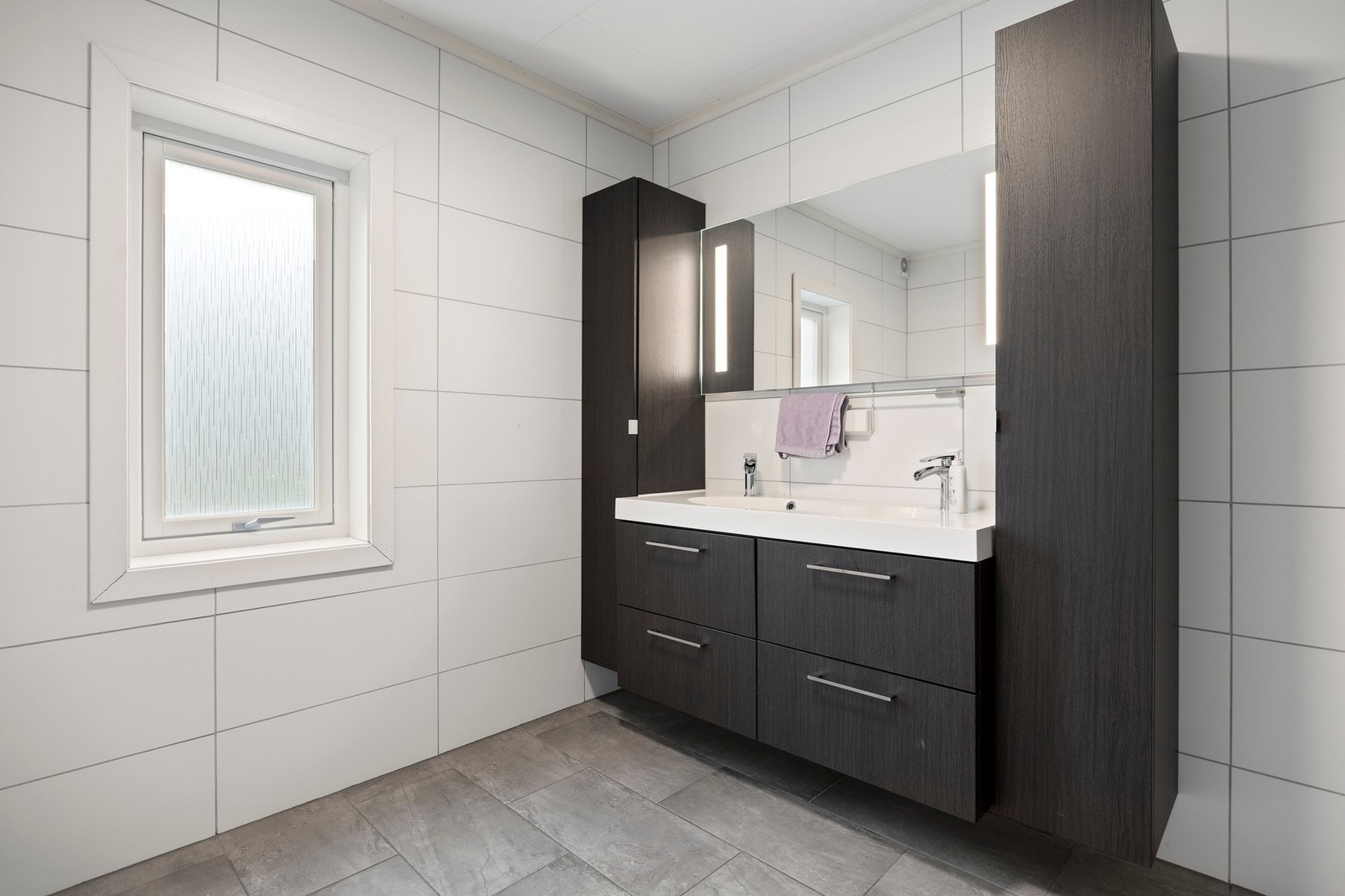 Bad - ca 8,5 kvm. Renovert bad fra 2017. Galleribilde