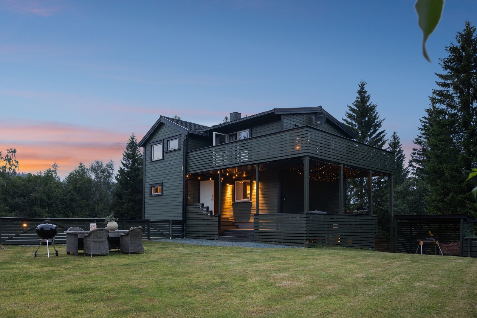 Her bor man tilbaketrukket og usjenert, samtidig som byen er en kort kjøretur unna og skog og turområder er nærmeste nabo. Galleribilde