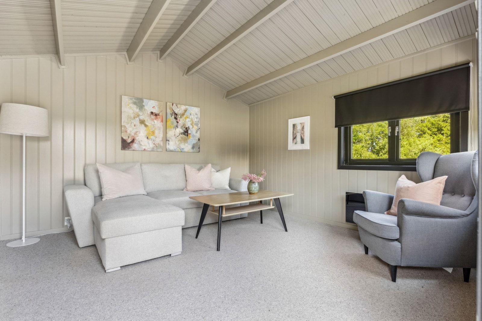 Annekset er malt i lyse og nøytrale farger som gjør det enkelt å sette sitt eget preg. Galleribilde