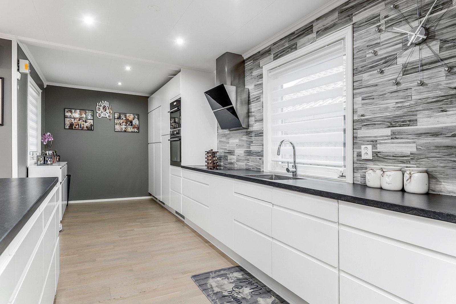 Boligen har et nyere kjøkken fra Epoq. Galleribilde