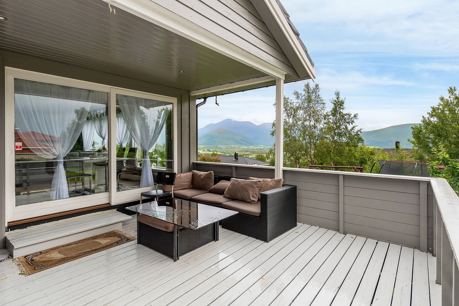 Eiendommen har et flott uteområde mot vest. Galleribilde