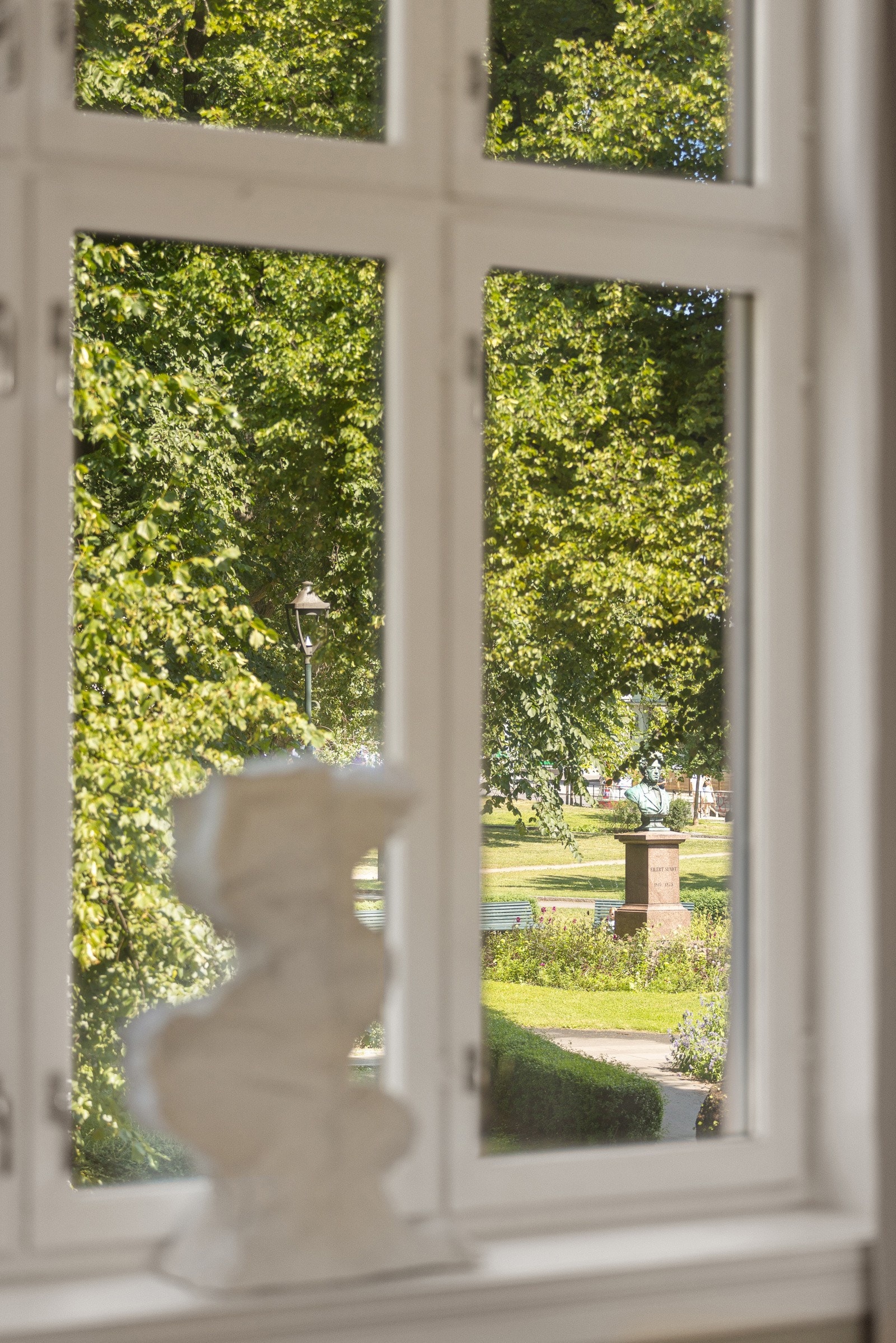 Utsikt fra soverommet mot Olaf Ryes plass. Galleribilde