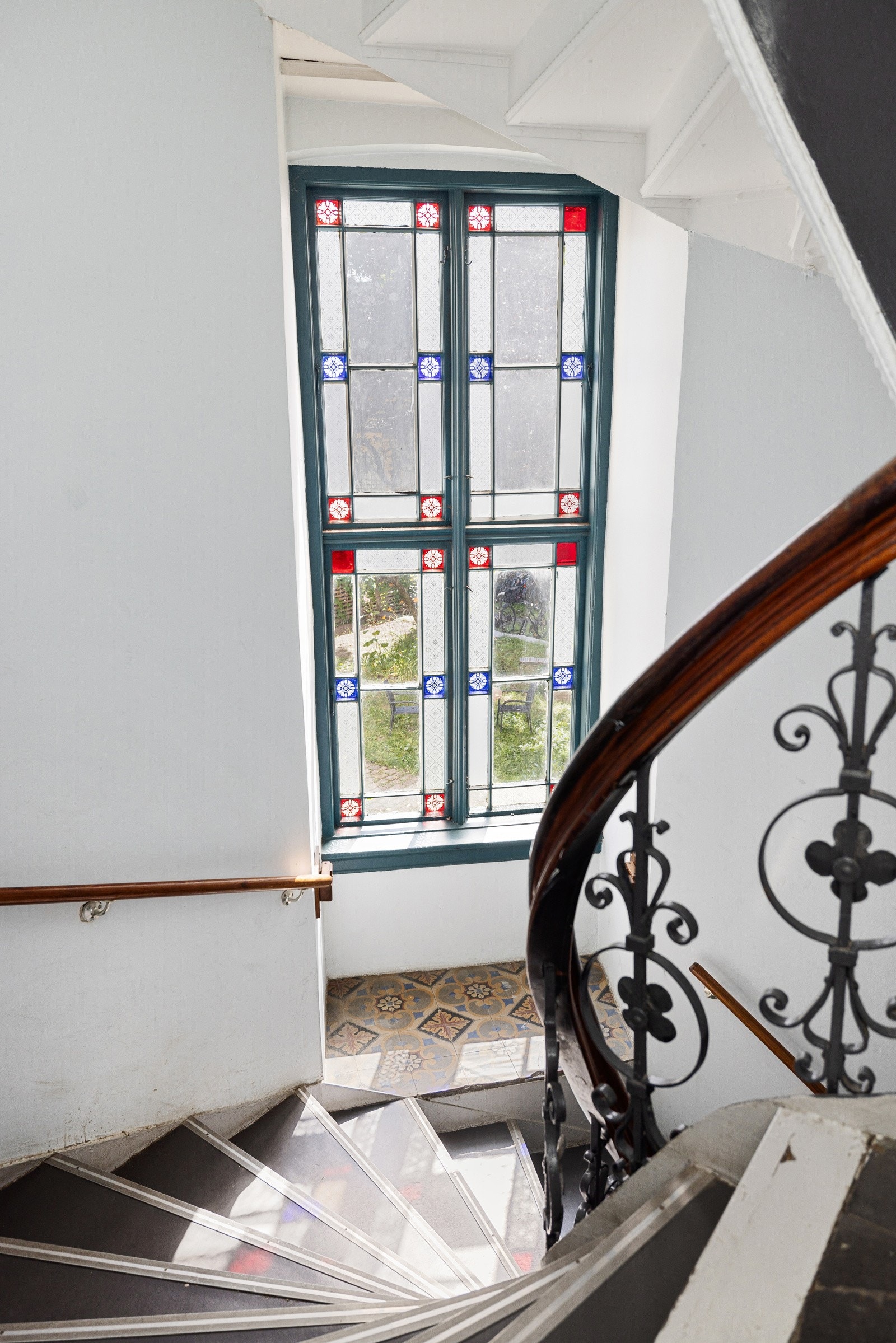 Klassiske detaljer er vel bevart i felles trappeløp. Galleribilde