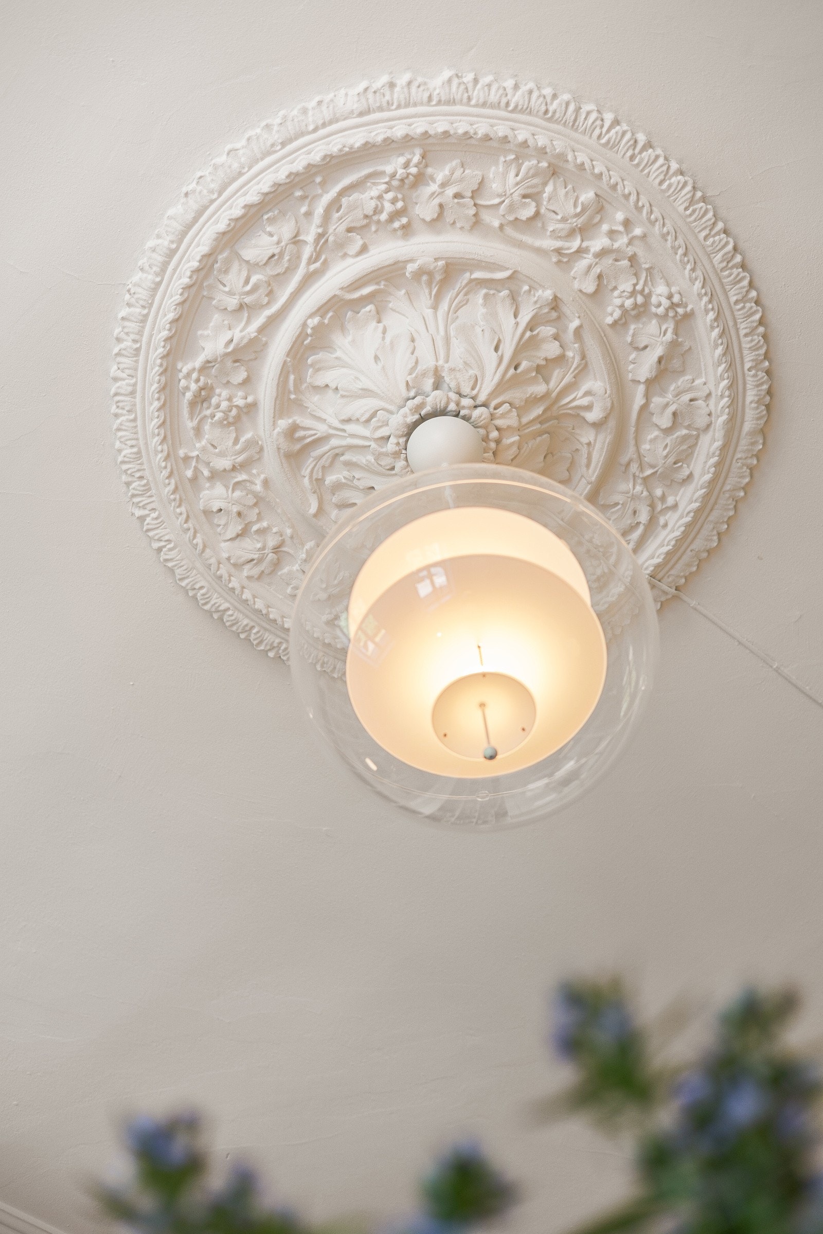 Rosett i taket med mulighet for oppheng av lampe - hele 3,27m over gulvet! Galleribilde