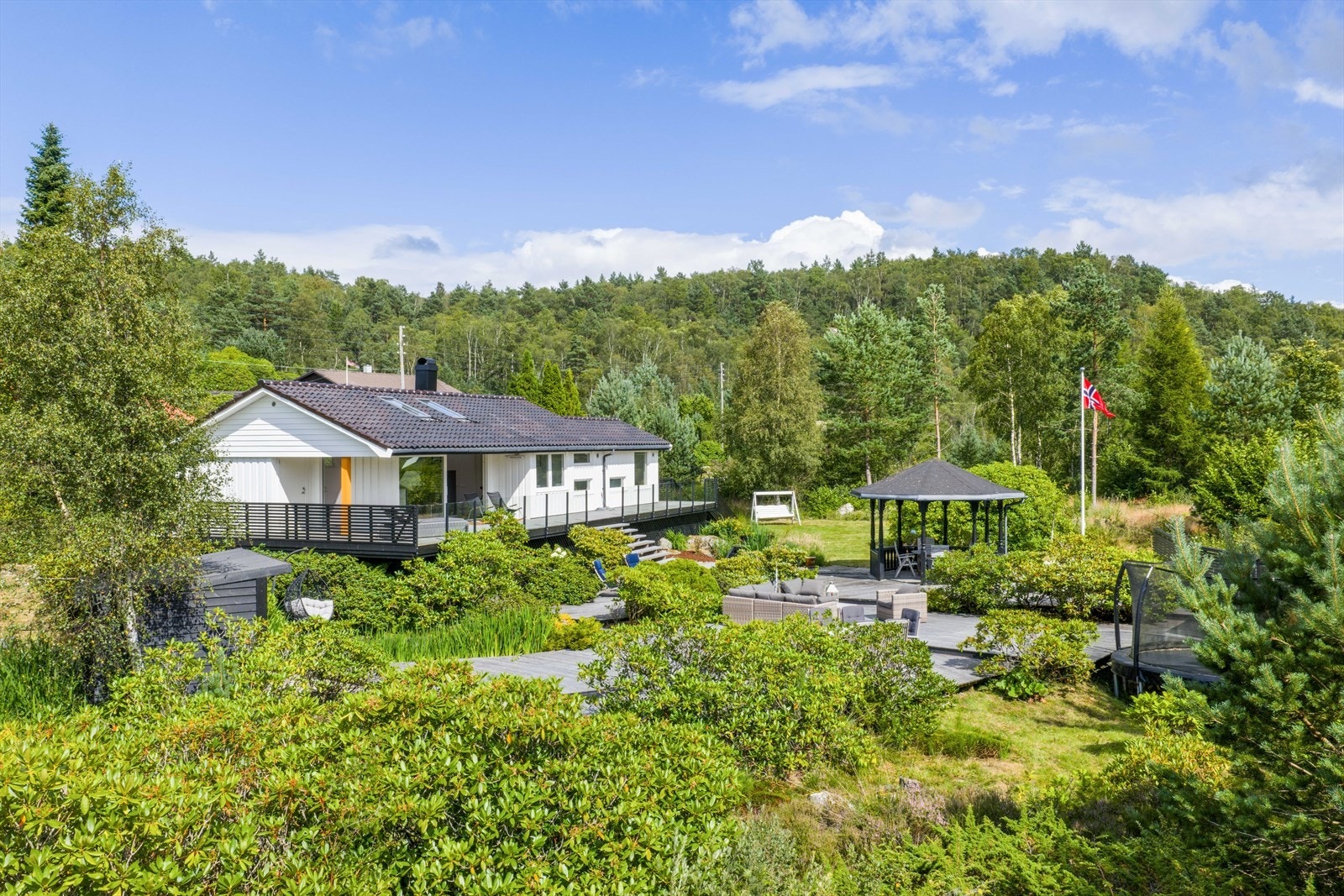 EiendomsMegler 1 v/ Mohammed Rahmani ønsker deg velkommen til visning på sommerparadis ved Usken - Uskaveien 115! Galleribilde