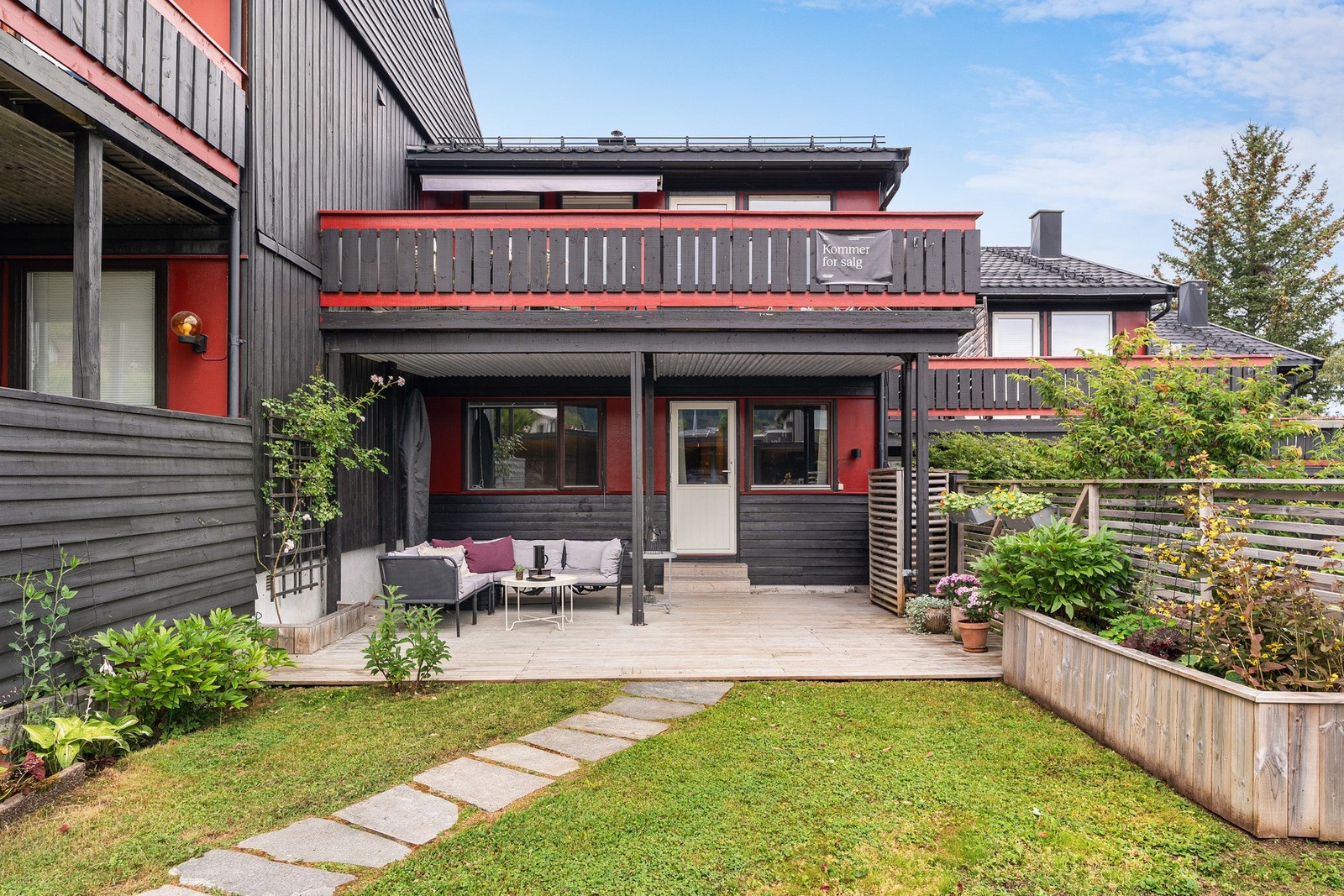 Velkommen til Sverresdalsveien 1C - innholdsrik familiebolig over 2 plan pluss innredet kjeller. Galleribilde