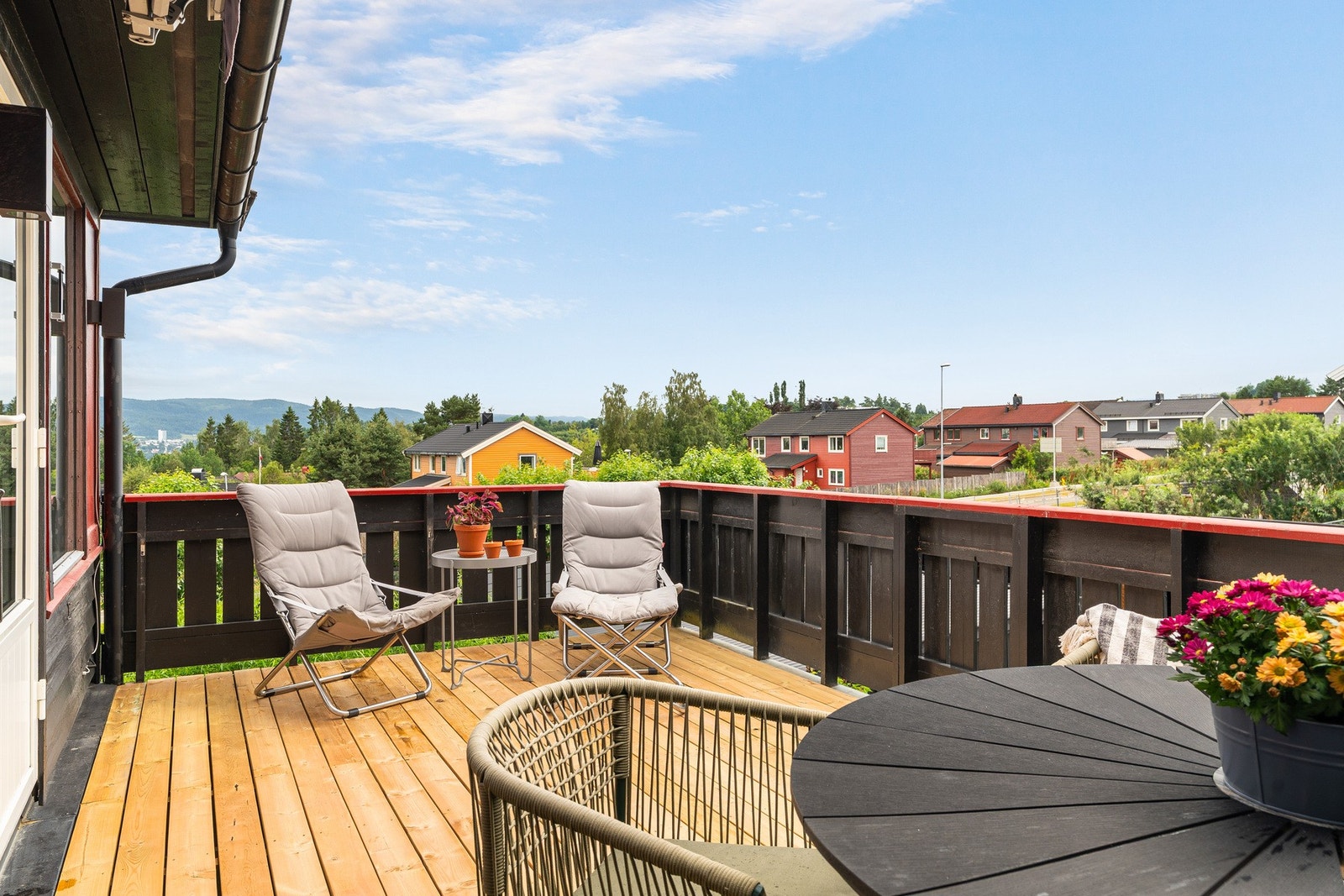 I 2 etasje har man en solrik balkong på 18 kvm. Galleribilde