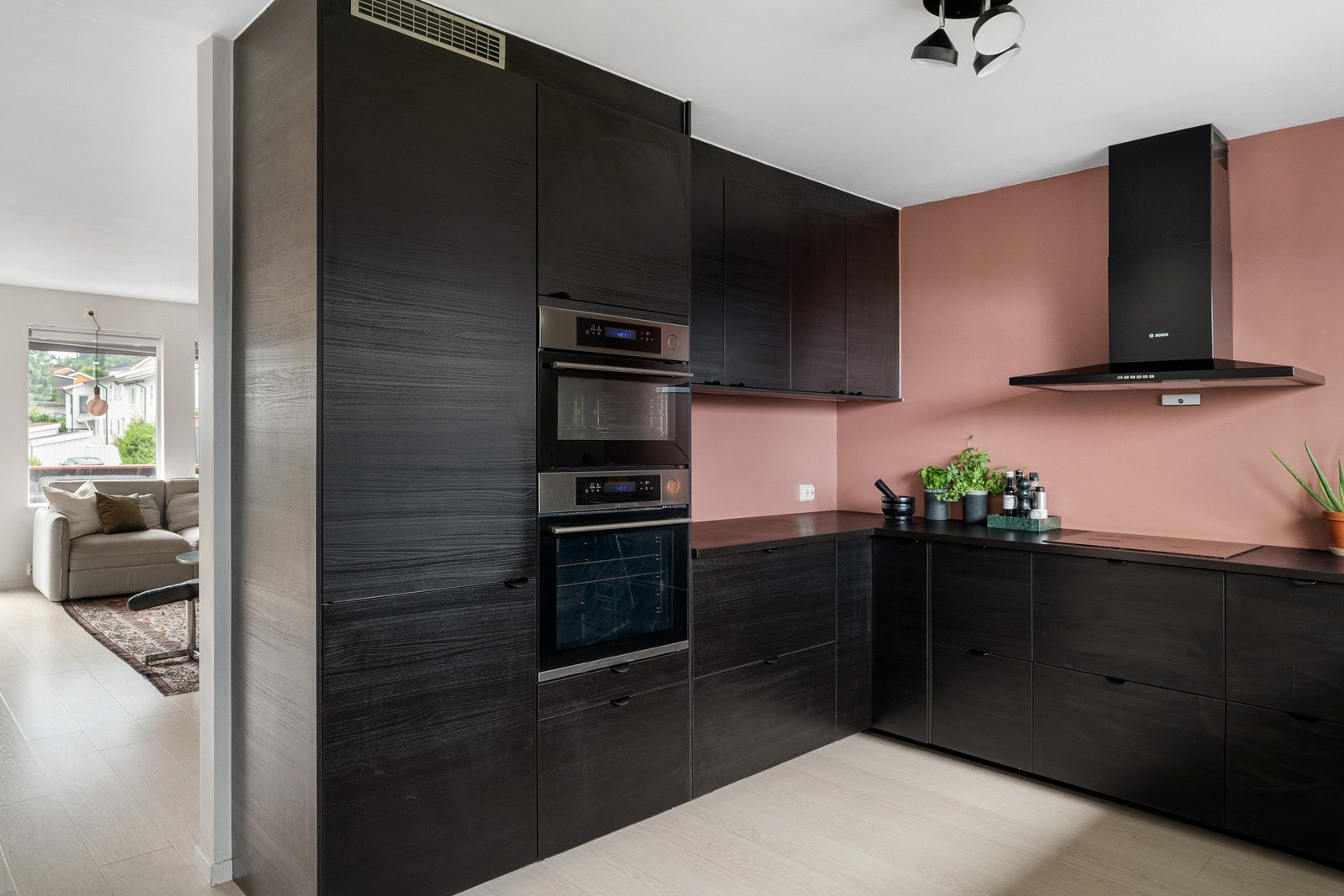 Kjøkkenet er i gjennomgående god stand, med TG-1 vurdering av takstmann. Galleribilde