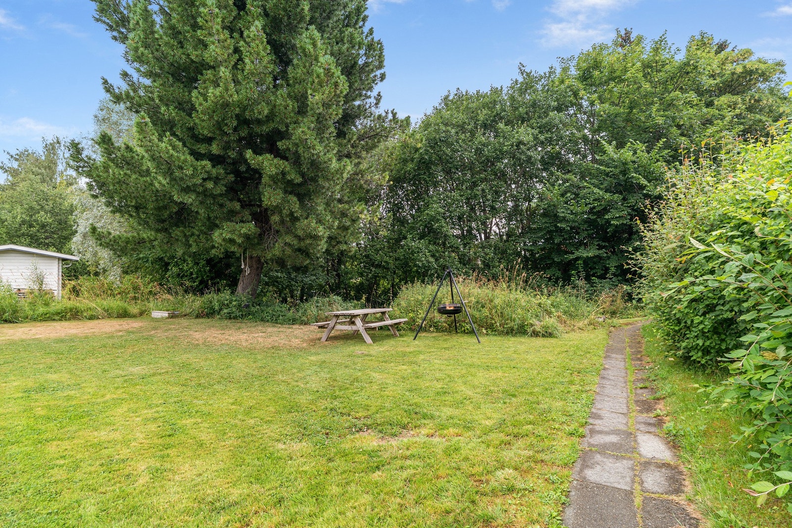 Grøntområder i umiddelbar nærhet til eiendommen. Galleribilde