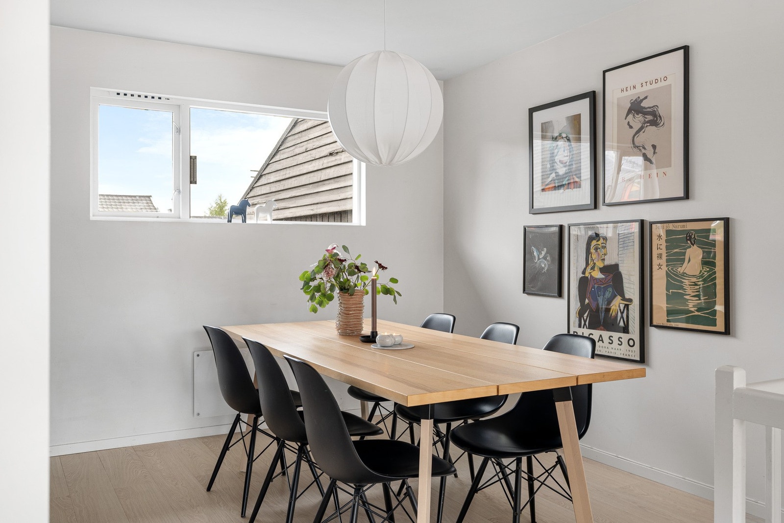 God plass til spisebord i tilknytning til kjøkkenet. Galleribilde