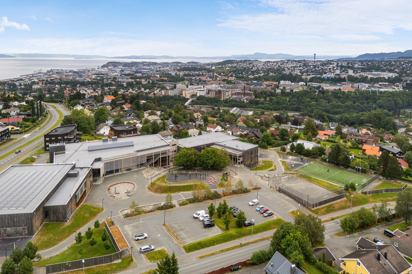 Boligen ligger kun noen få minutter gange unna Åsveien skole. Galleribilde