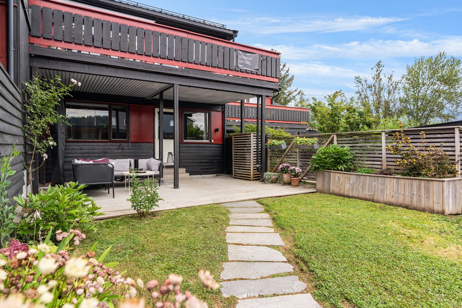 Pent opparbeidet uteområde med fine grøntdetaljer. Galleribilde