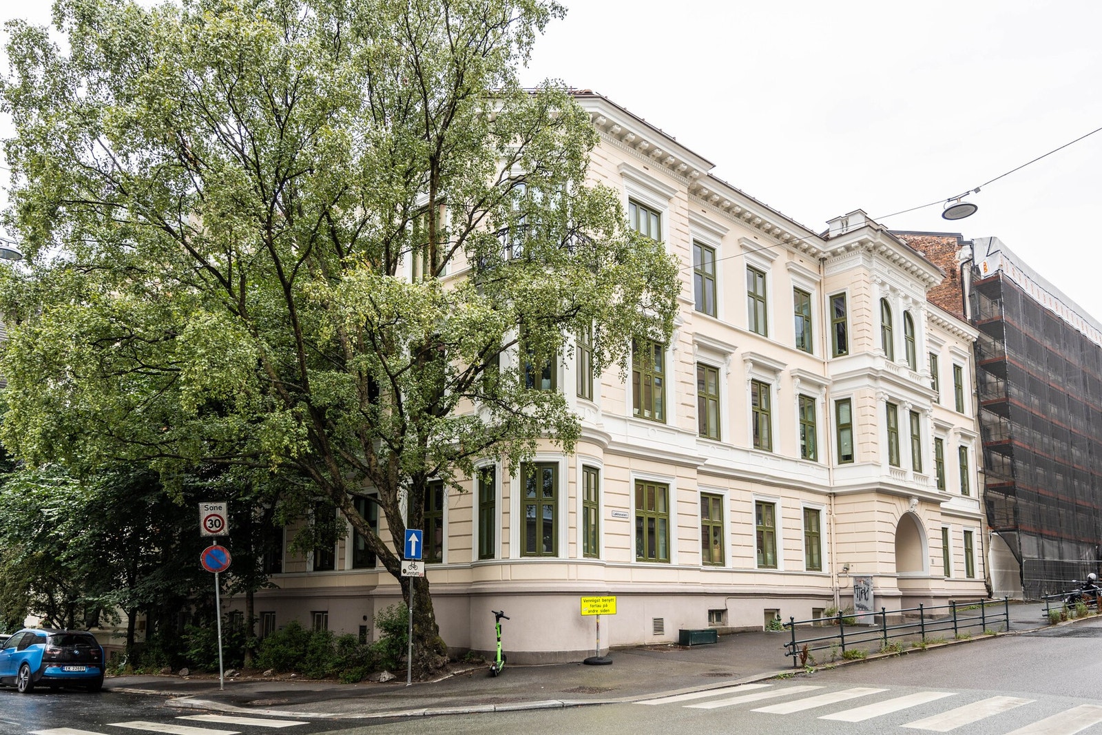 Her har du bylivet rett utenfor døren med gangavstand til Solli plass, sentrum, Aker brygge og Tjuvholmen. Galleribilde