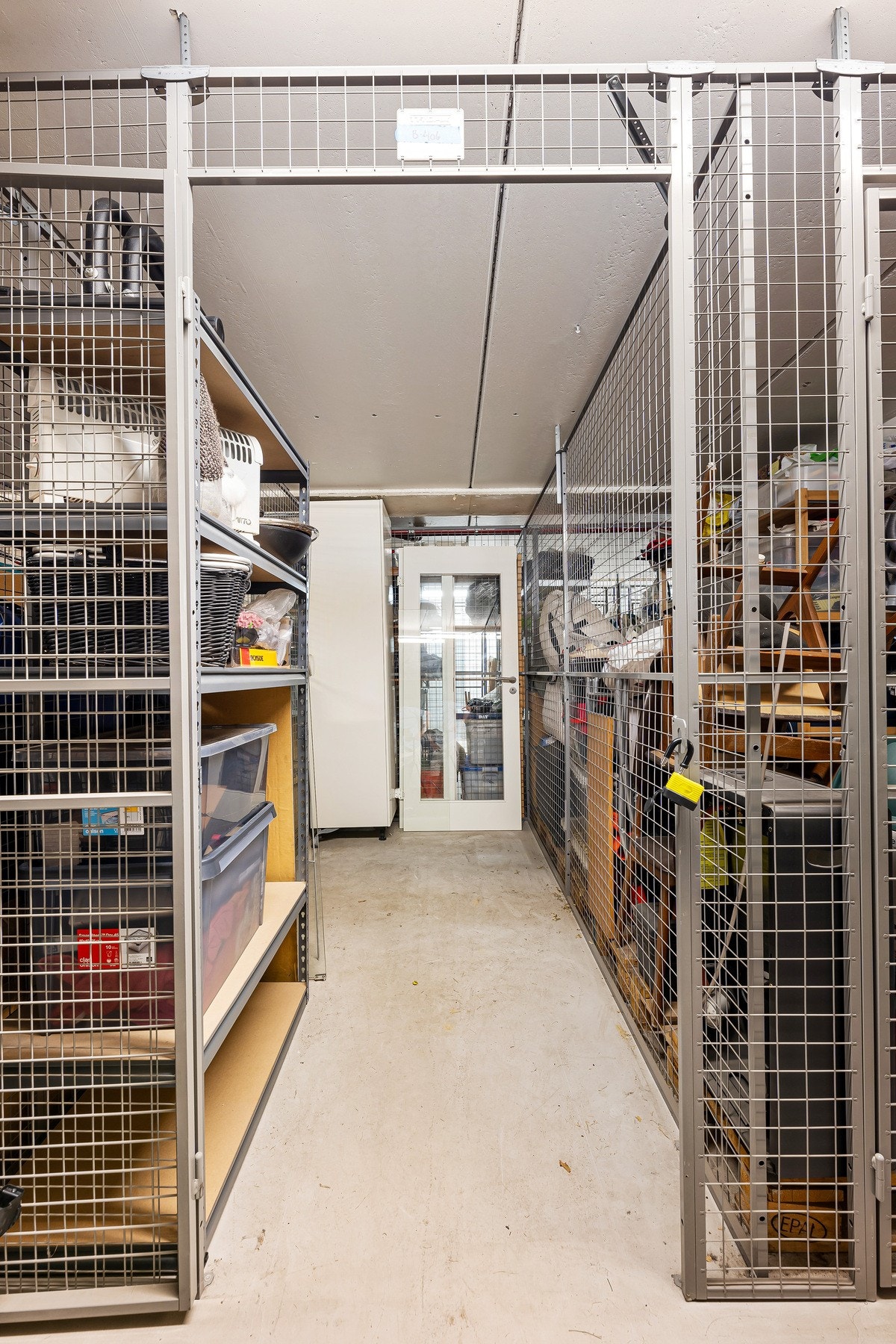 Praktisk ekstern bod med god lagringsplass. Galleribilde