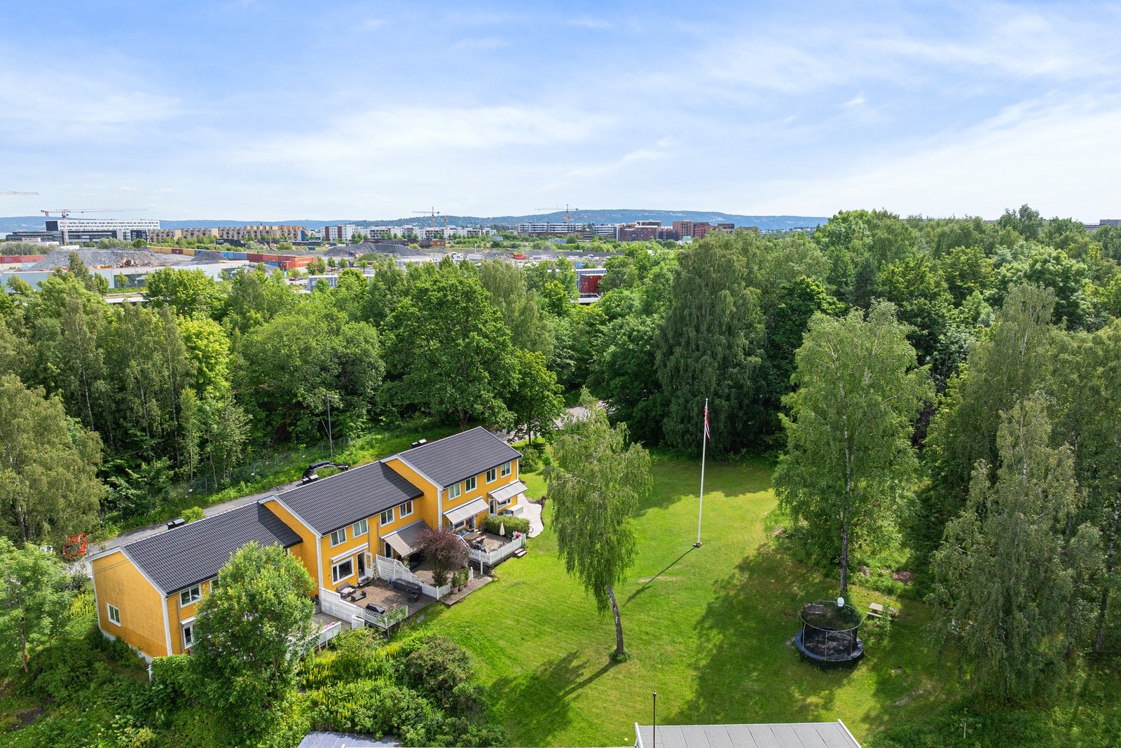 Det er mulighet for garasjeplass (tildeles etter ansiennitet) Galleribilde